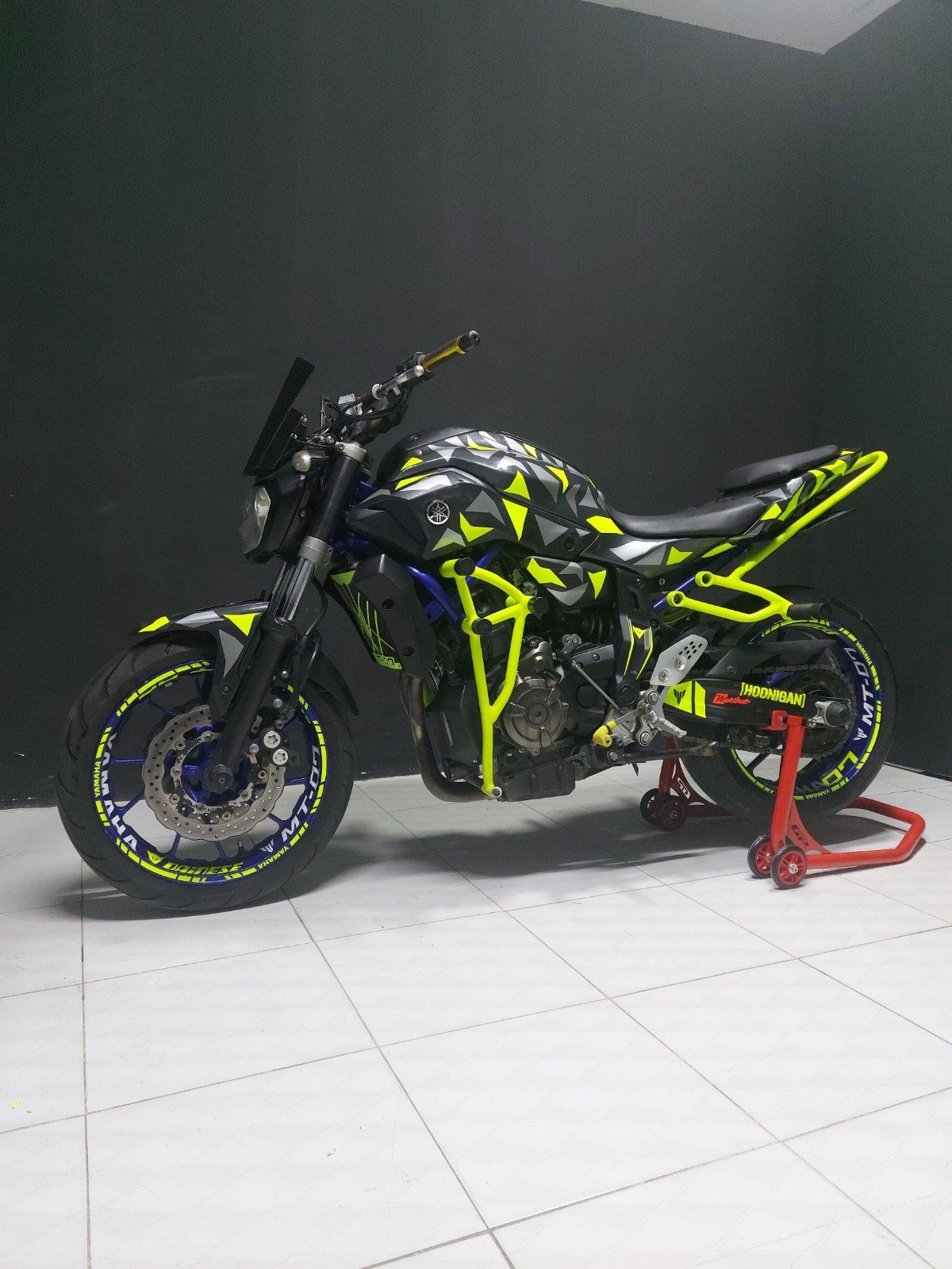 Yamaha MT-07 Üçgen Kamuflaj Takım Sticker Modeli