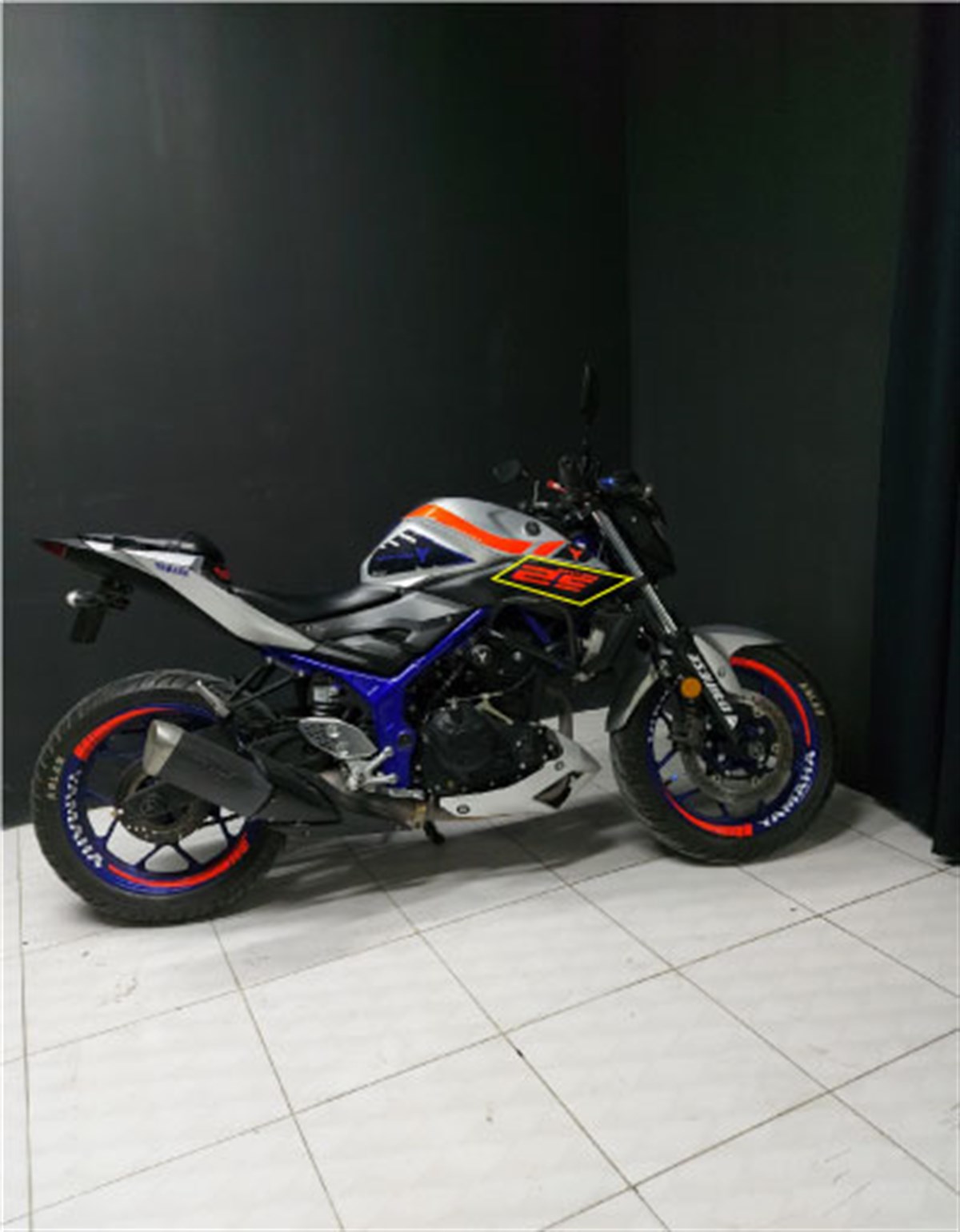Yamaha MT 25 Neon Kırmızı Sol Yan Grenaj Sticker Etiket Modeli