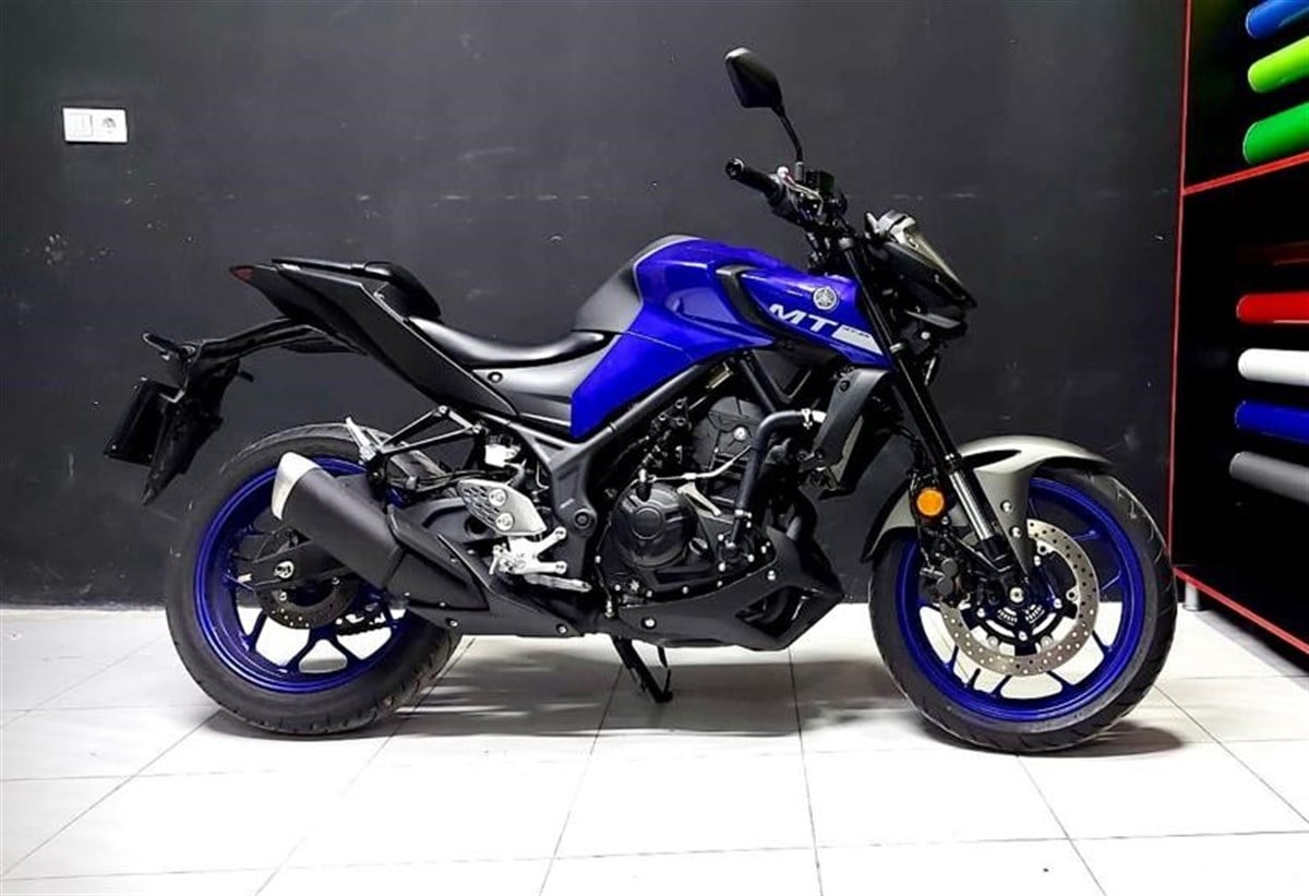 Yamaha MT-25 Neon Ve Beyaz Sticker Modeli