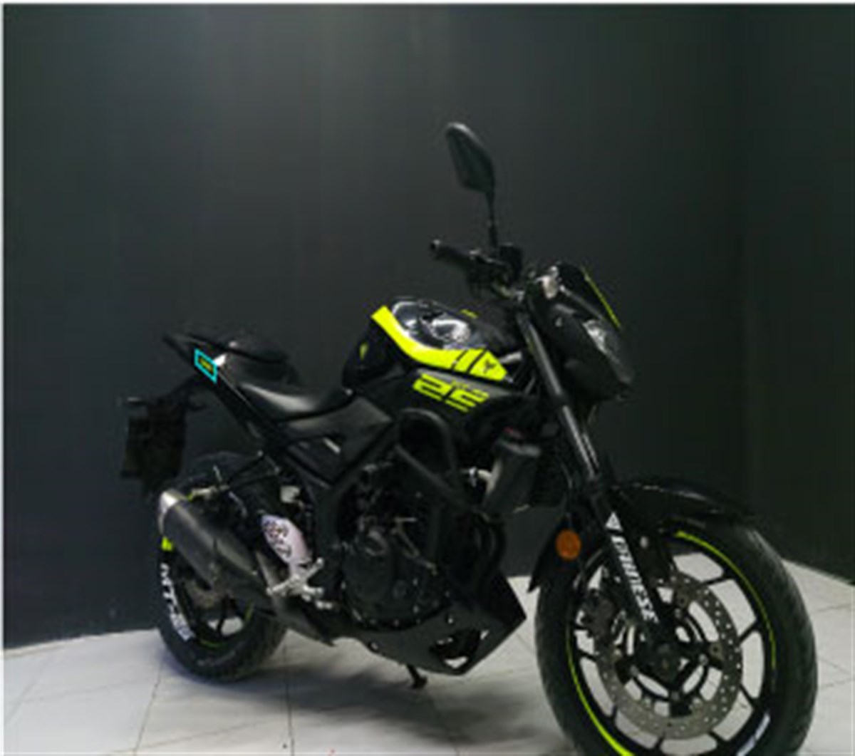 Yamaha MT 25 Neon Yeşil Sağ Arka Kuyruk Grenaj Sticker Etiket Modeli