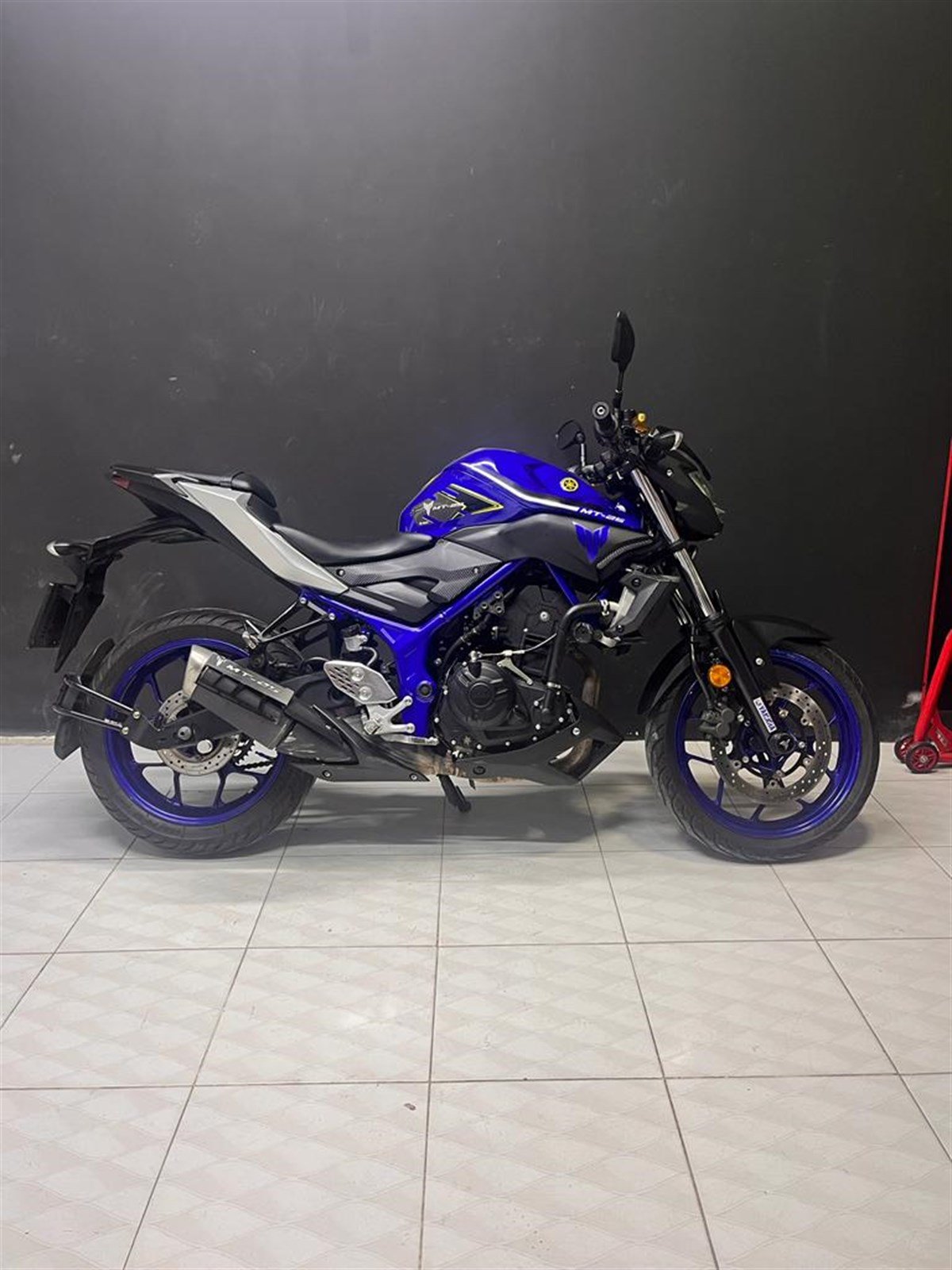 Yamaha MT-25 Nevşehir Sticker Etiket Modeli Neon ve Beyaz 