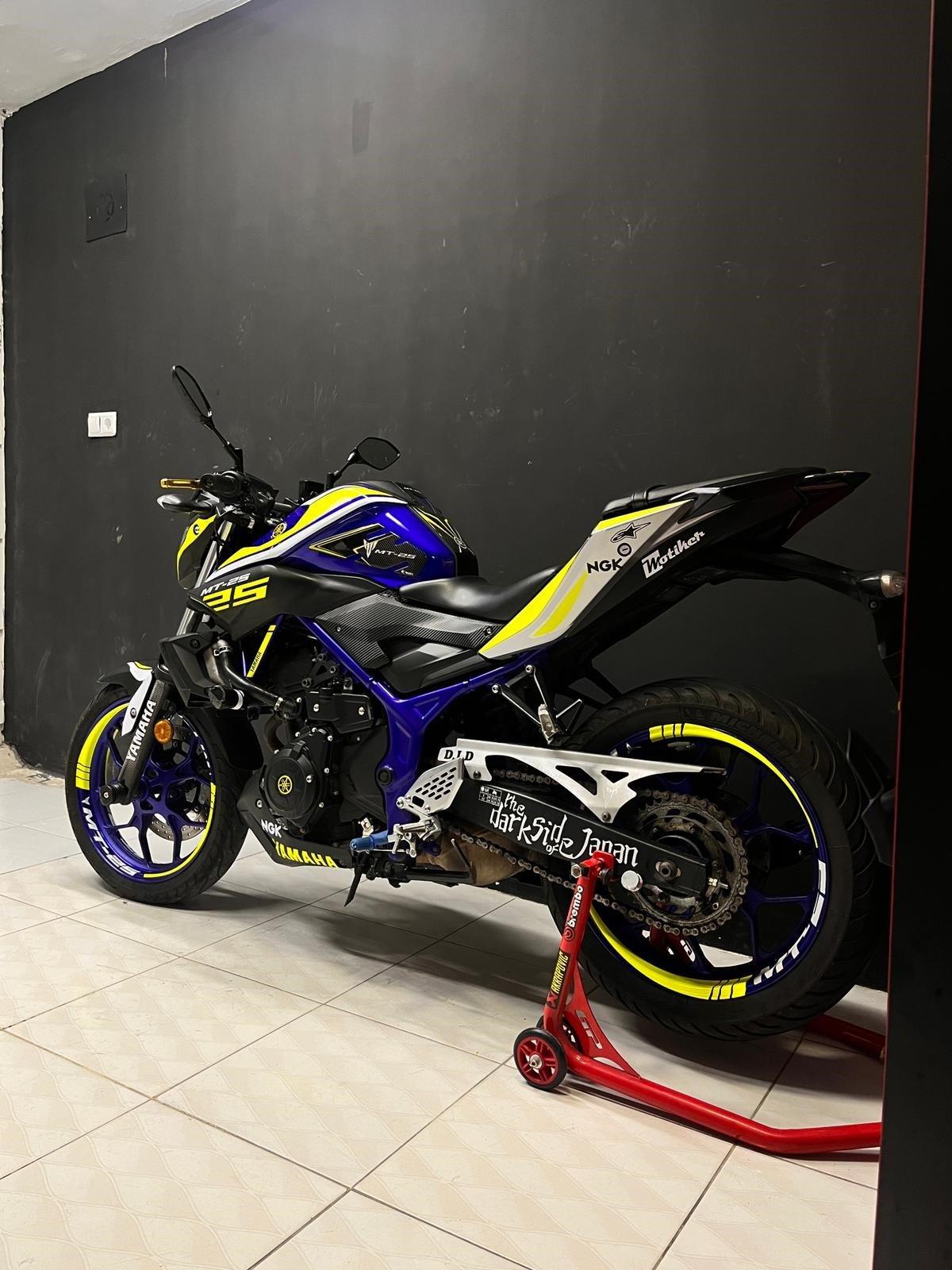 Yamaha MT-25 Nevşehir Sticker Etiket Modeli Neon ve Beyaz 