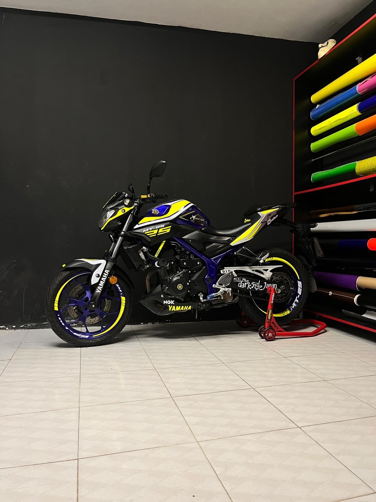 Yamaha MT-25 Nevşehir Sticker Etiket Modeli Neon ve Beyaz 