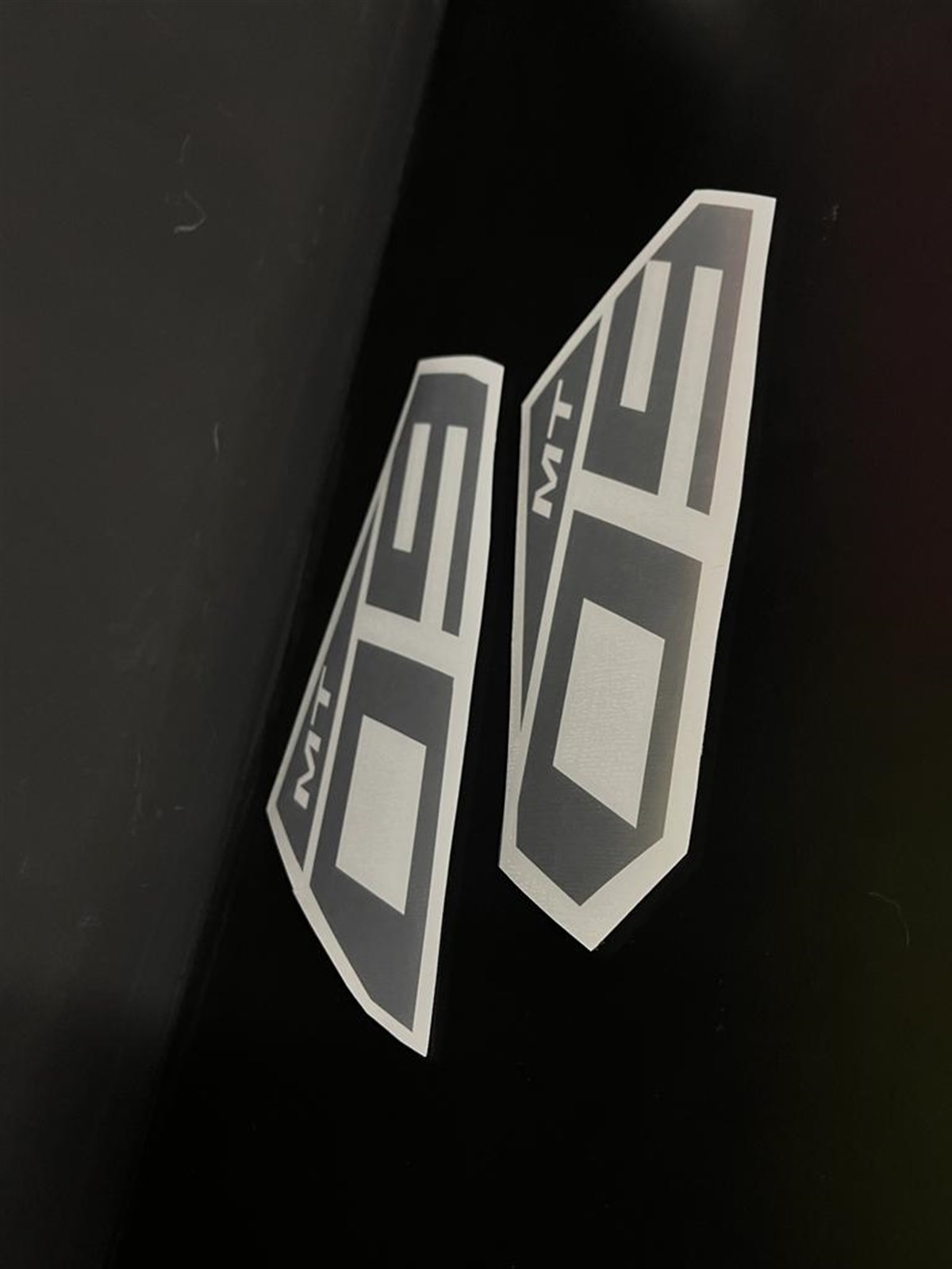 Yamaha MT09 Depo Yanı Düz Yazı Sticker Etiket Modeli 