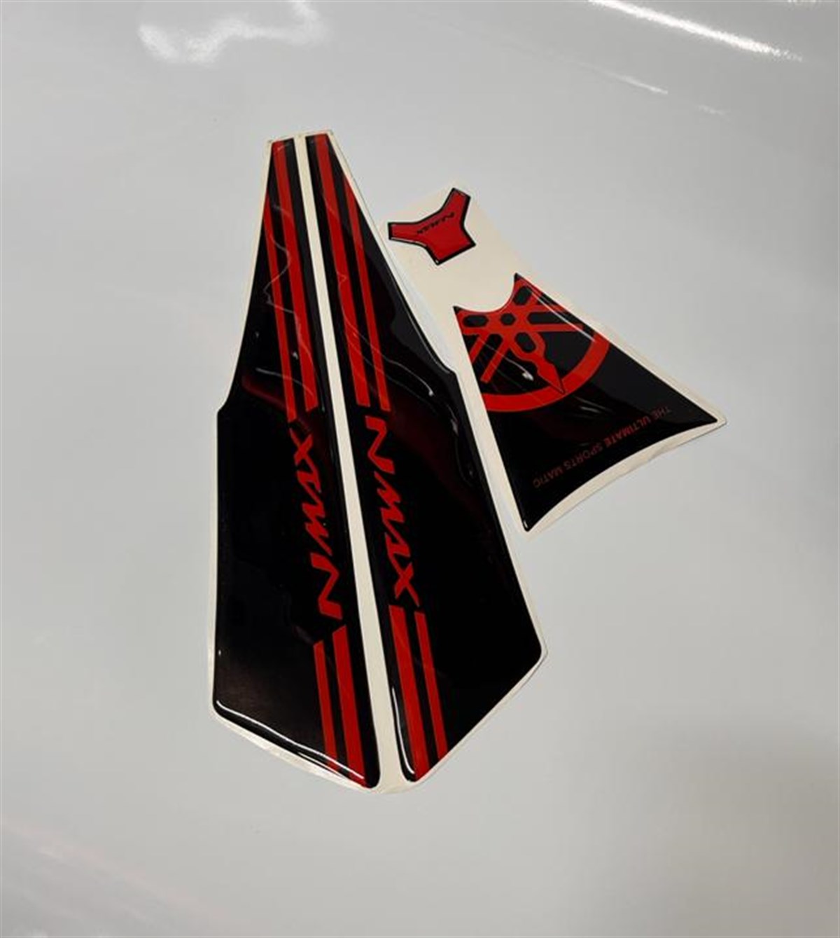 Yamaha NMAX Siyah Kırmızı Tank Pad Damla Sticker Modeli