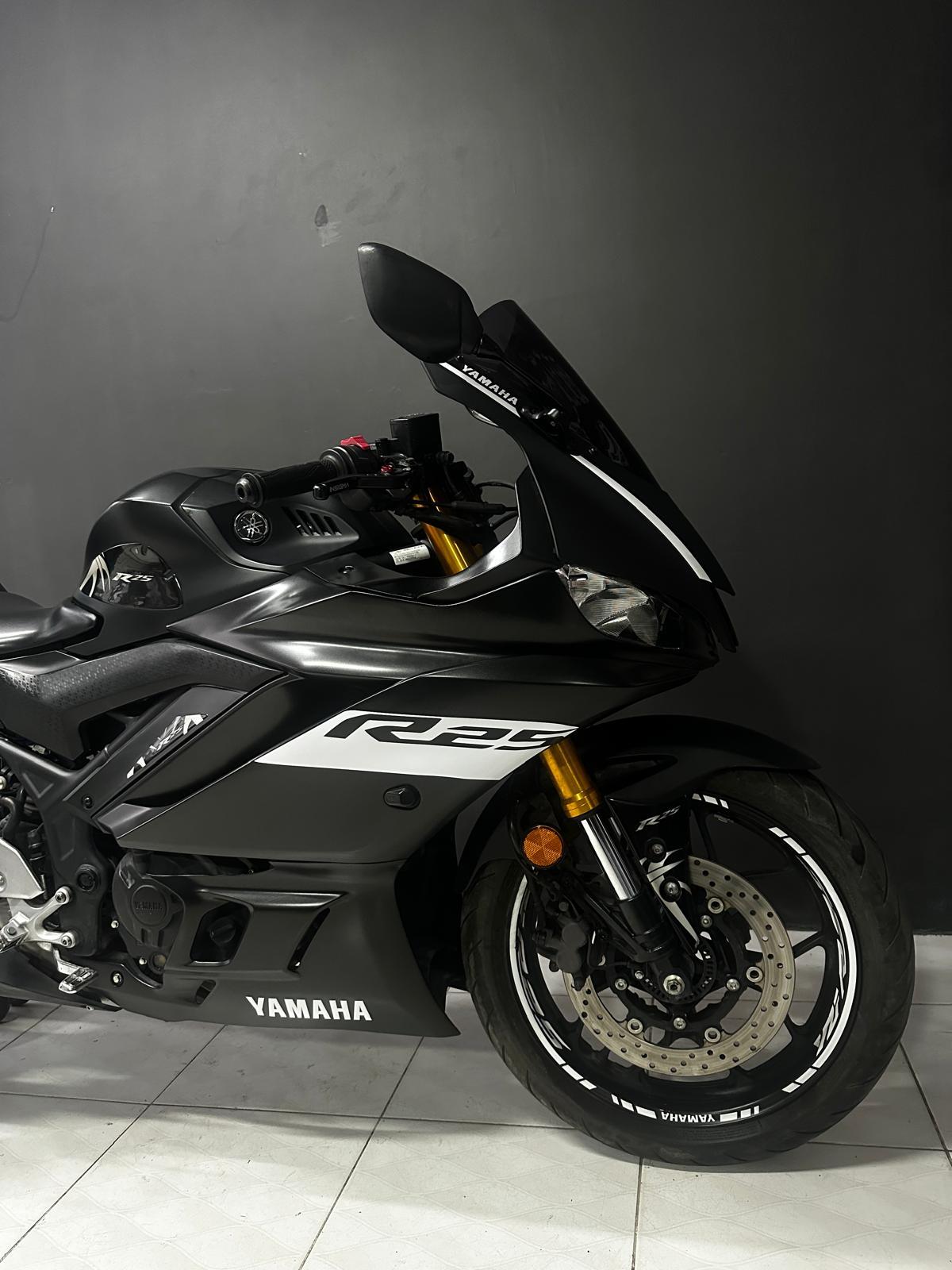R25Yamaha Orjinal Takım Sticker Modeli