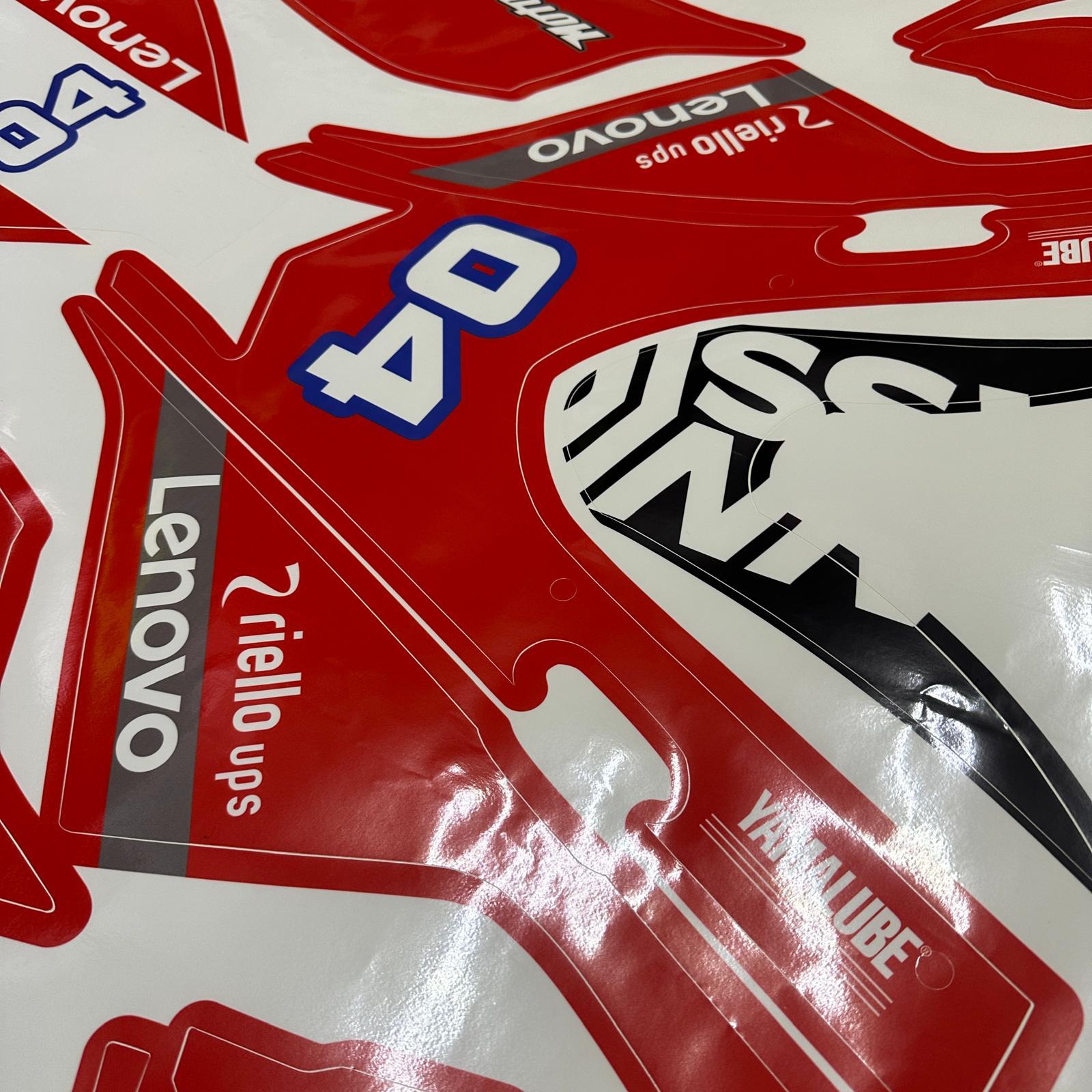 R25Yamaha R25 Kırmızı Sticker Etiket Modeli
