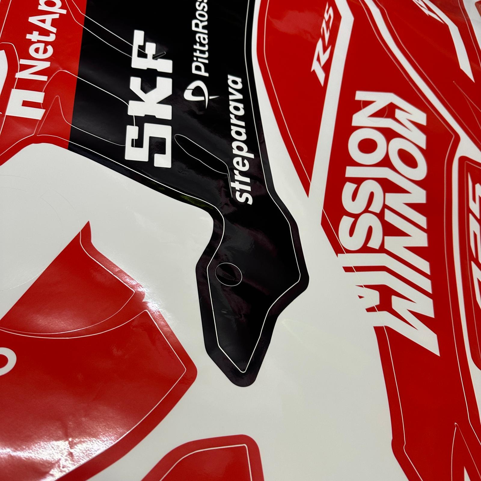 R25Yamaha R25 Kırmızı Sticker Etiket Modeli