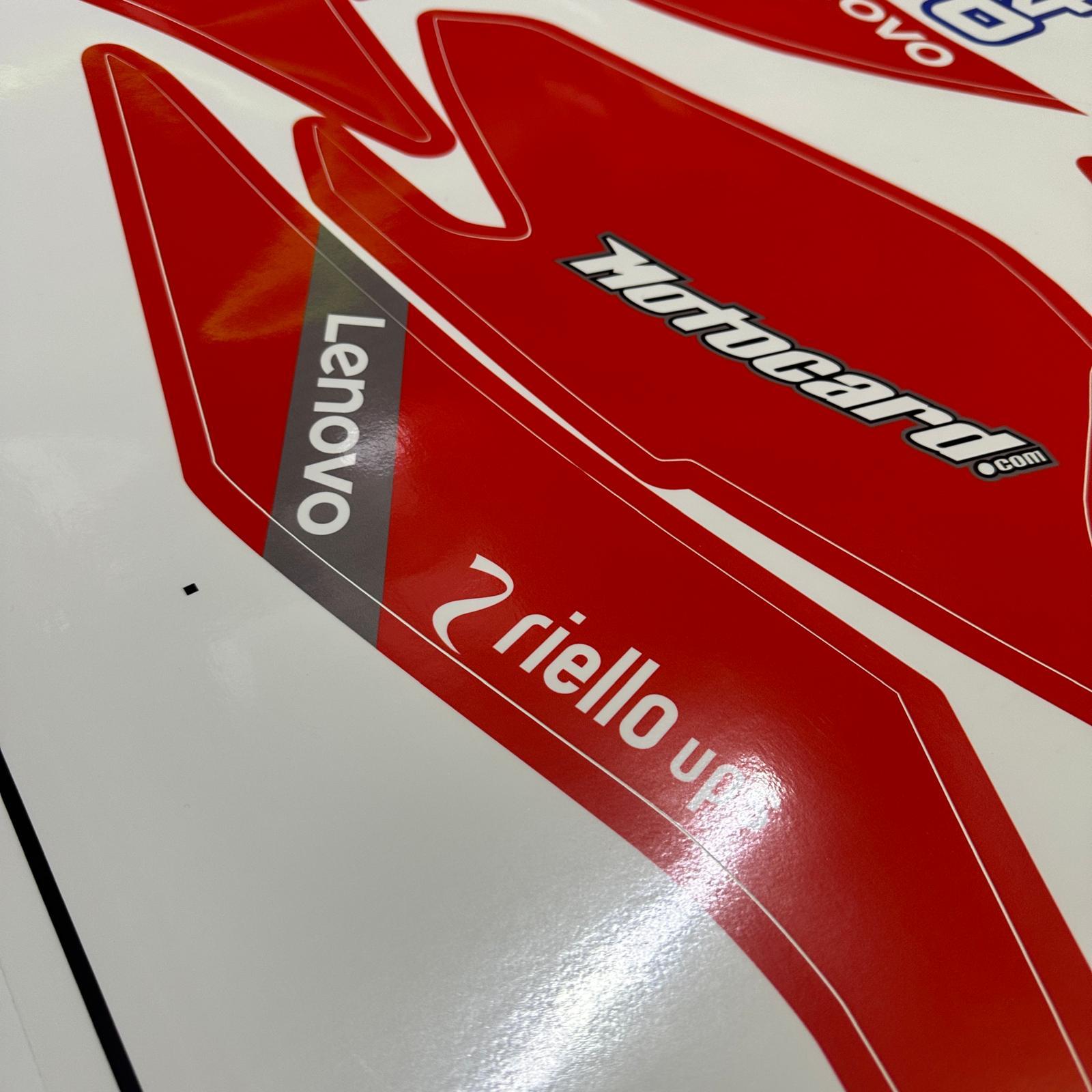 R25Yamaha R25 Kırmızı Sticker Etiket Modeli