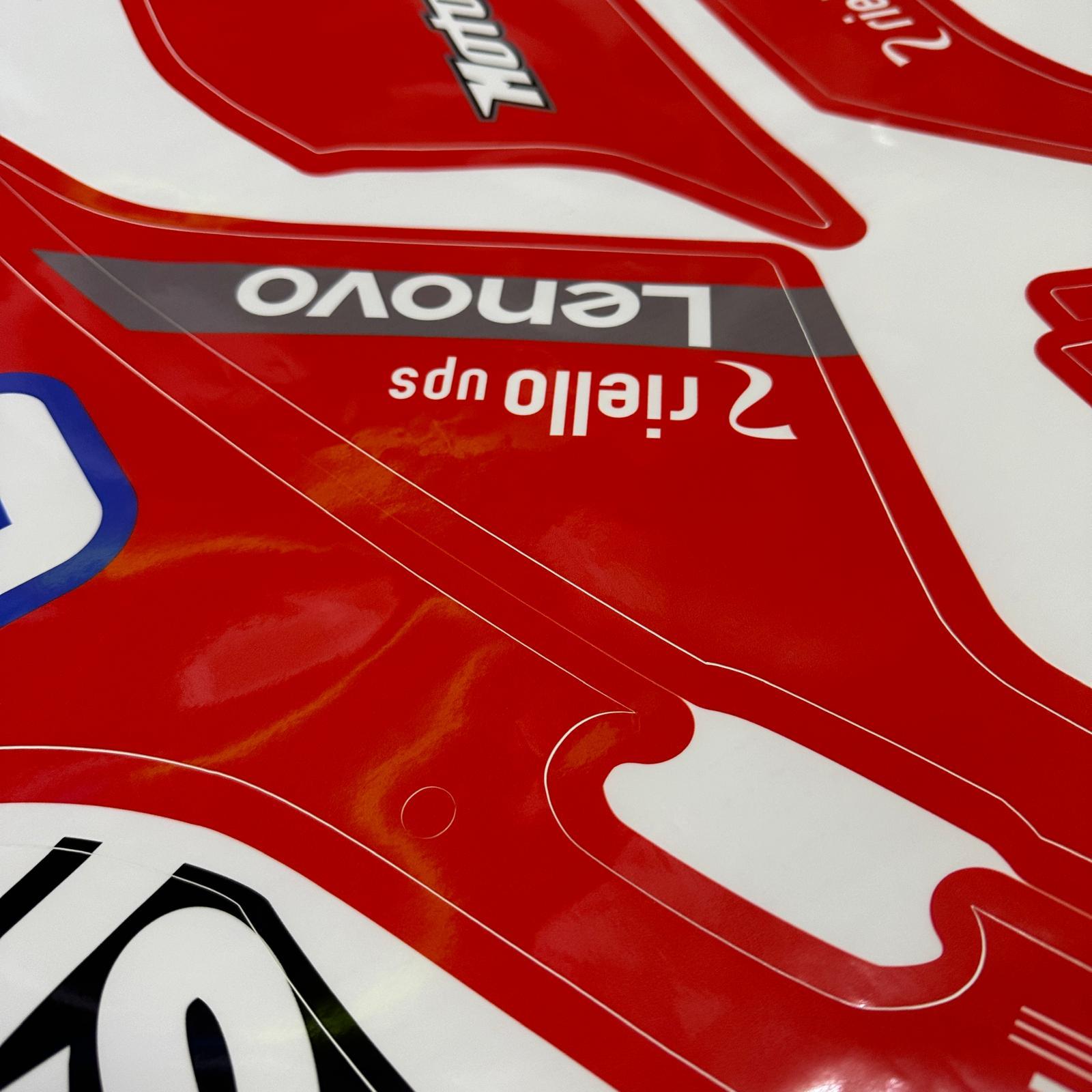 R25Yamaha R25 Kırmızı Sticker Etiket Modeli