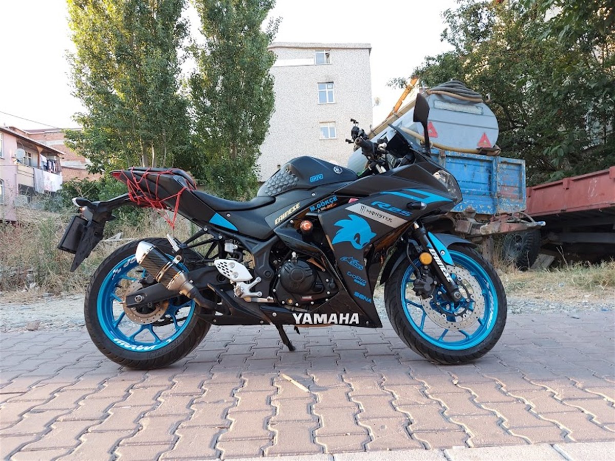 Yamaha R25 Mavi Desenli Sticker Etiket Modeli
