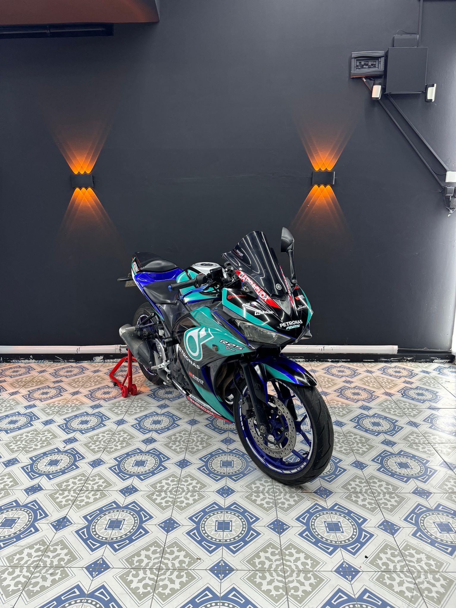 R25Yamaha R25 Petronas Sticker Etiket Modeli