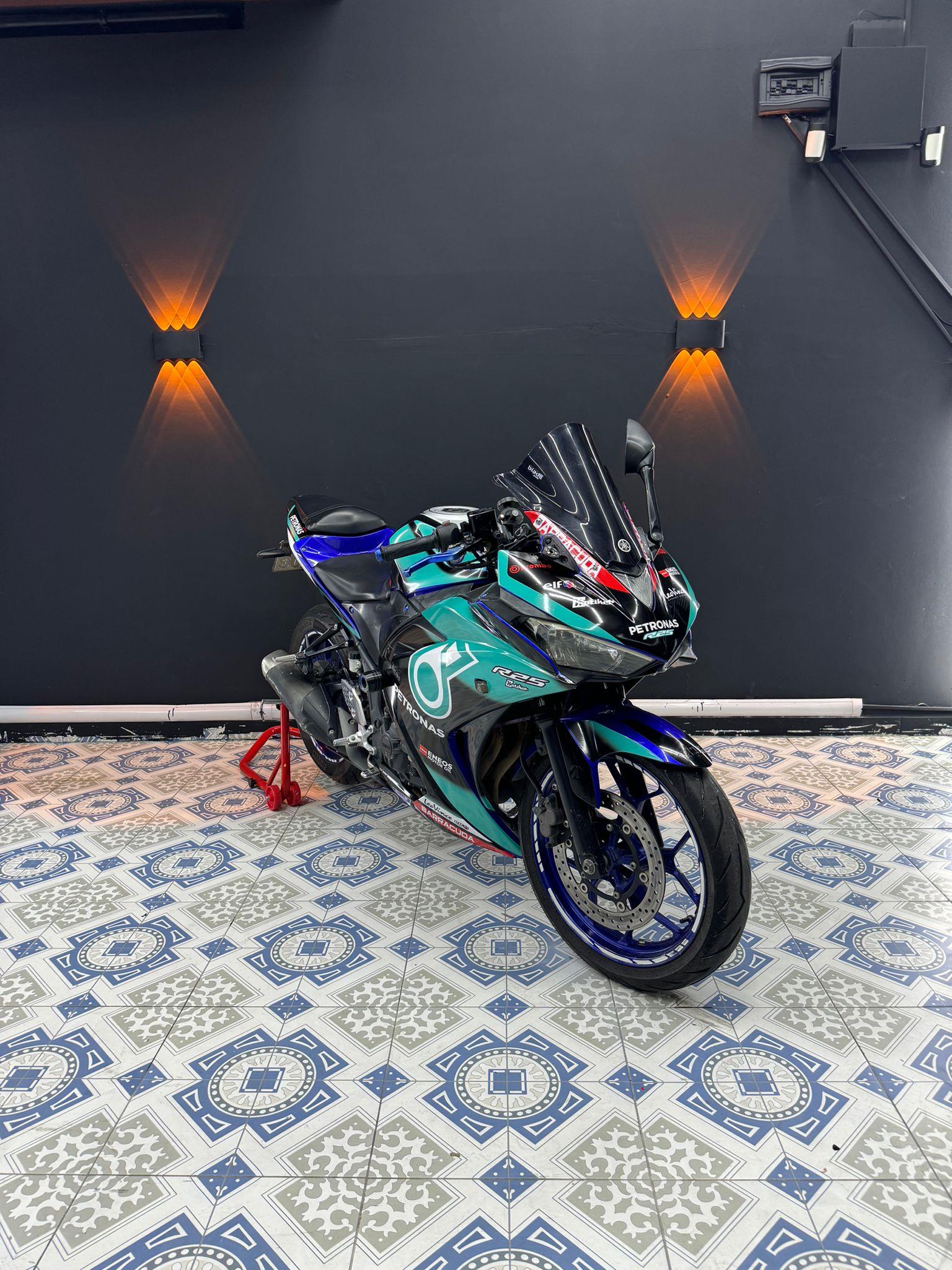 R25Yamaha R25 Petronas Sticker Etiket Modeli