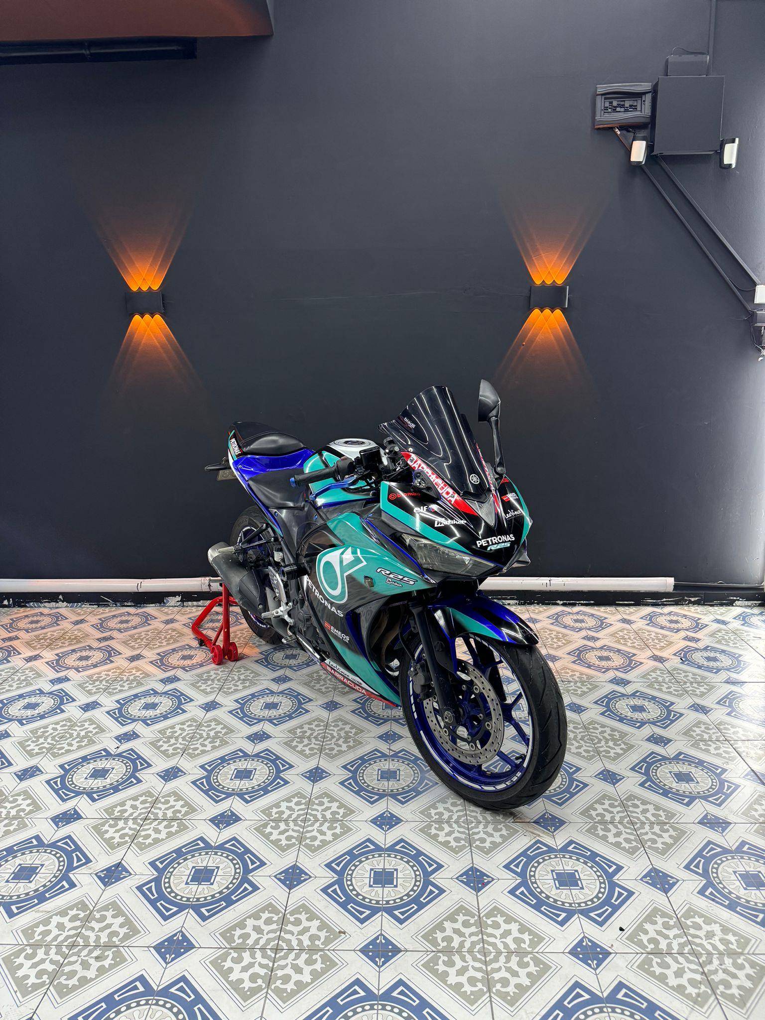 R25Yamaha R25 Petronas Sticker Etiket Modeli