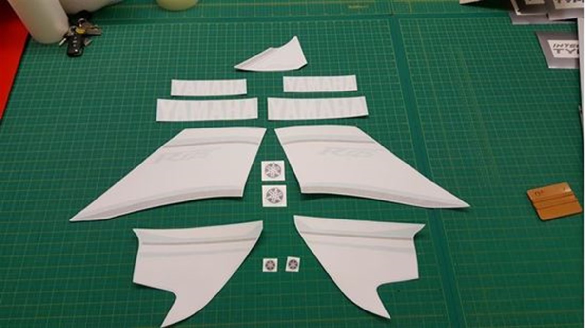 Yamaha Siyah YZF R125 Takım Sticker Etiket Modeli