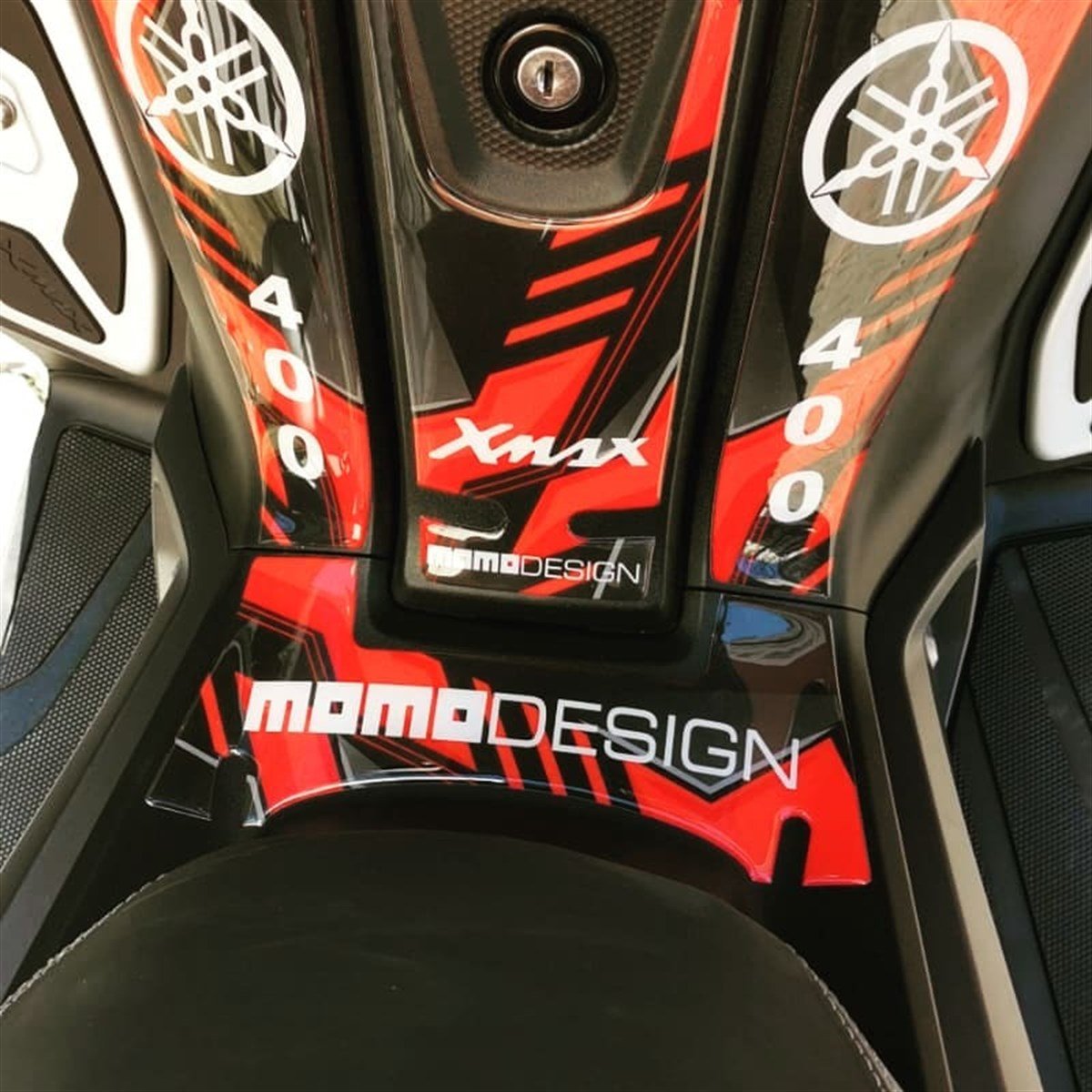 Yamaha XMAX 400 Kırmızı Tank Pad Damla Sticker Etiket Modeli