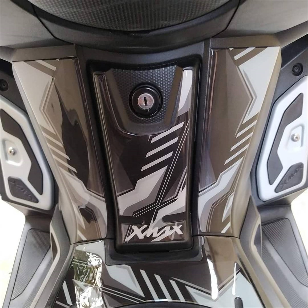 Yamaha XMAX Desenli Tank Pad Damla Sticker Etiket Modeli