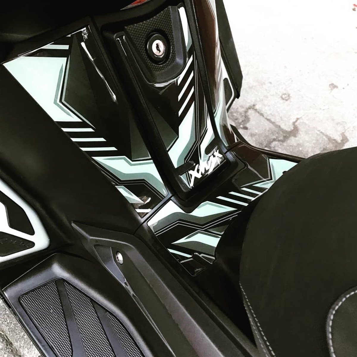 Yamaha XMAX Tank Pad Damla Sticker Etiket Modeli