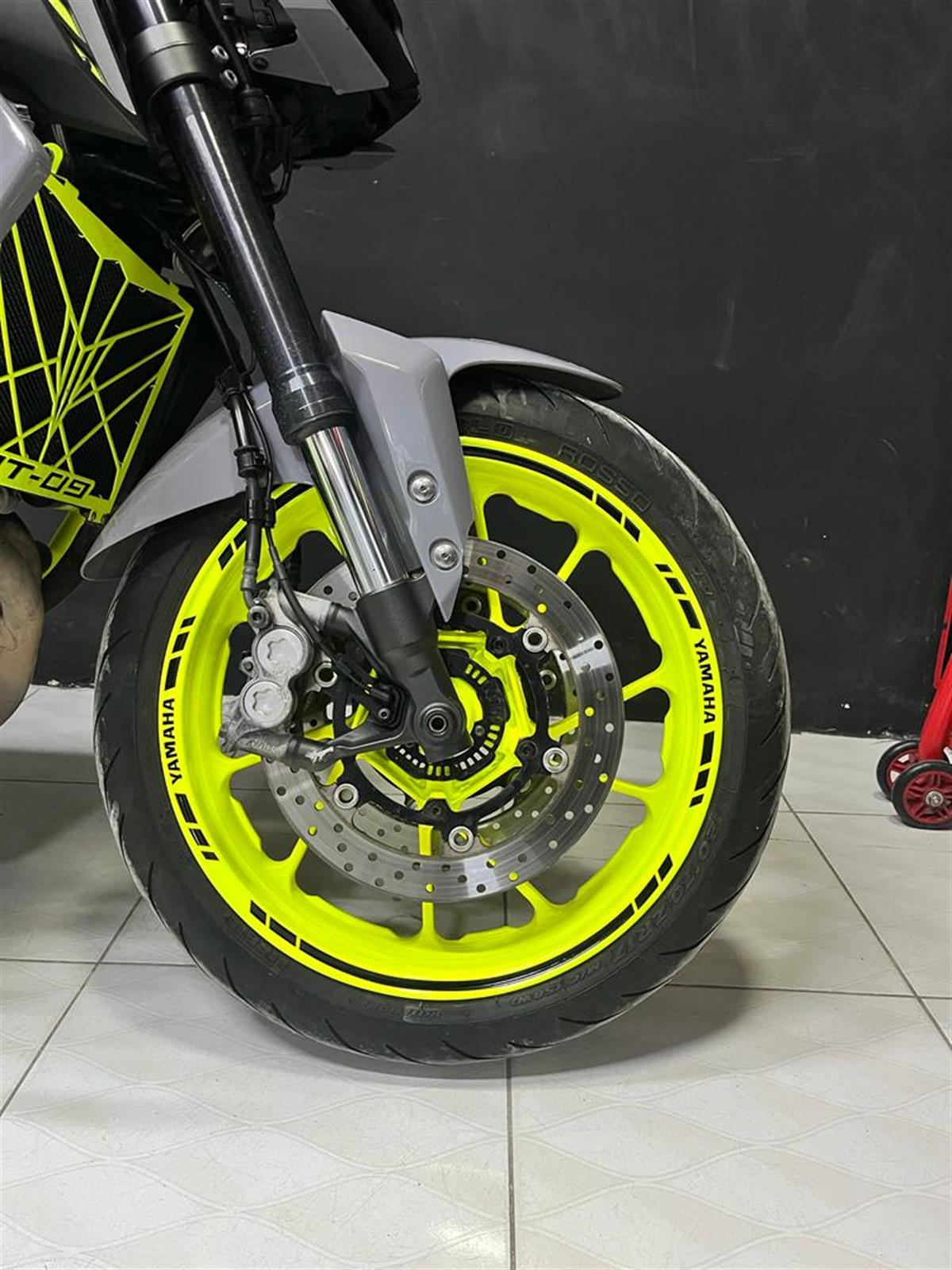 Yamaha Yazılı Kısa Yazısız Uzun Dış Şerit 16'lı Çift Renk Jant Sticker Modeli