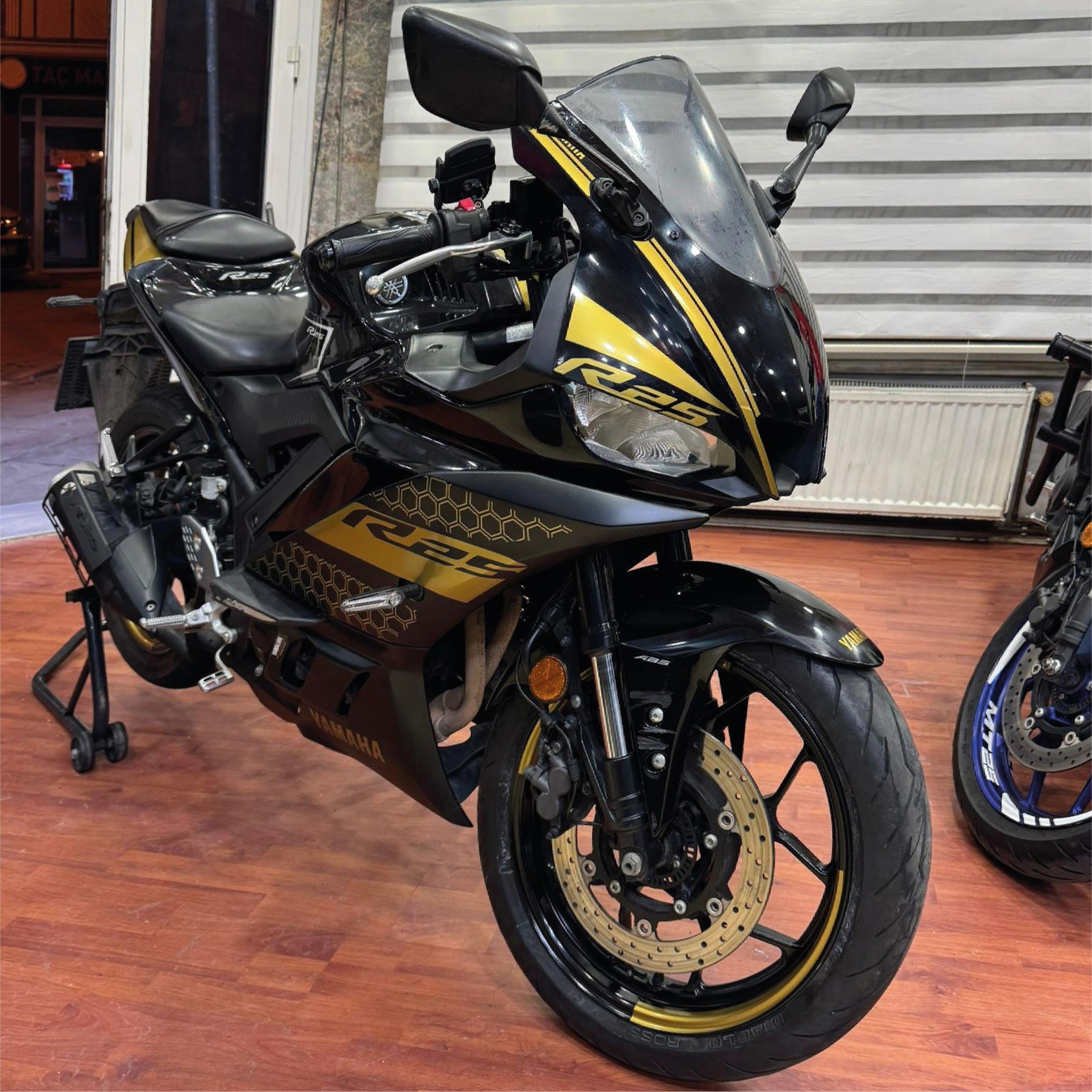 R25YAMAHA YZF-R25 2019-2024 Honeycomb Tasarım Motosiklet Sticker Etiket Modeli Gold