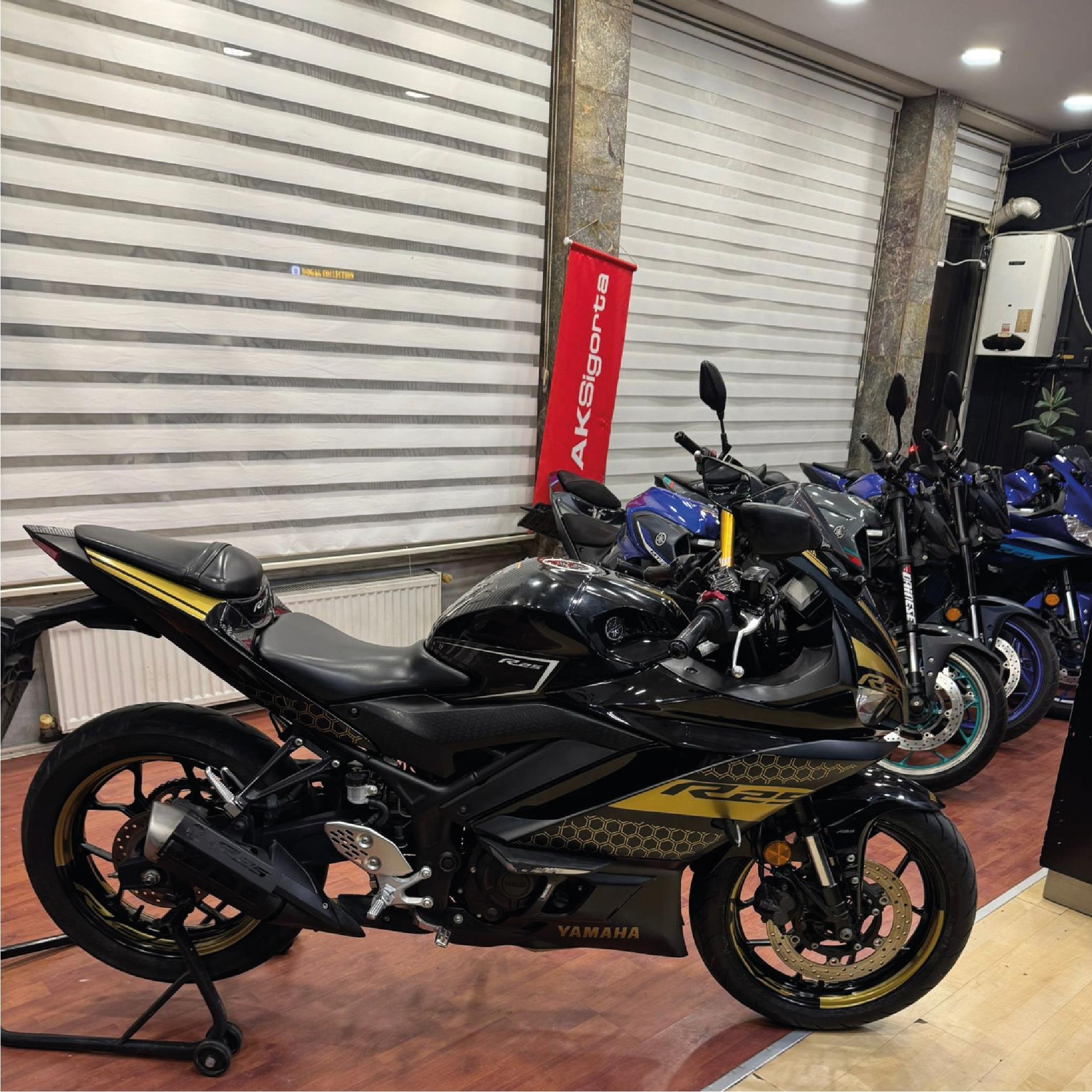 R25YAMAHA YZF-R25 2019-2024 Honeycomb Tasarım Motosiklet Sticker Etiket Modeli Gold