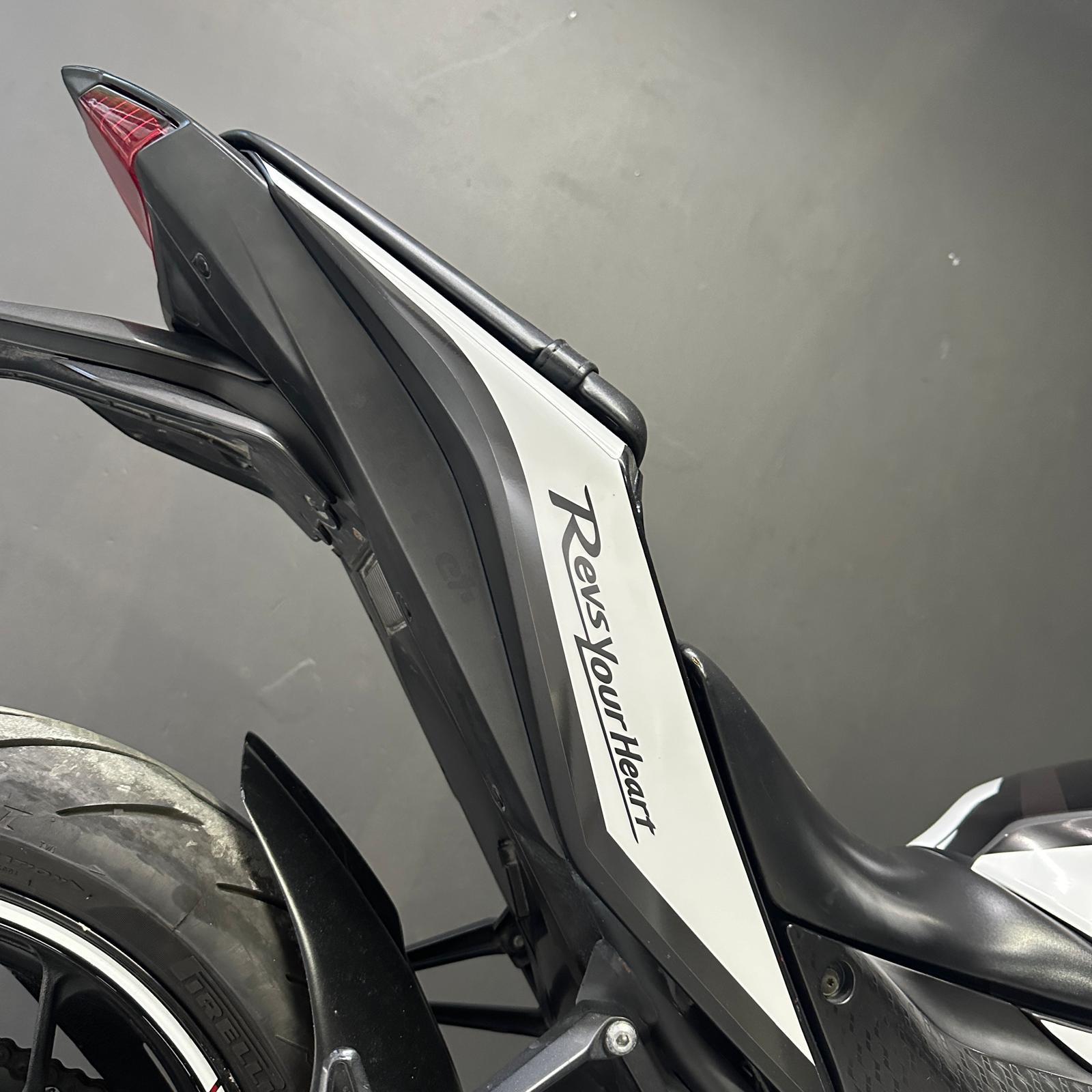 R25Yamaha YZF R25 BMW HP4 Tasarımı 19-24 Model Siyah 