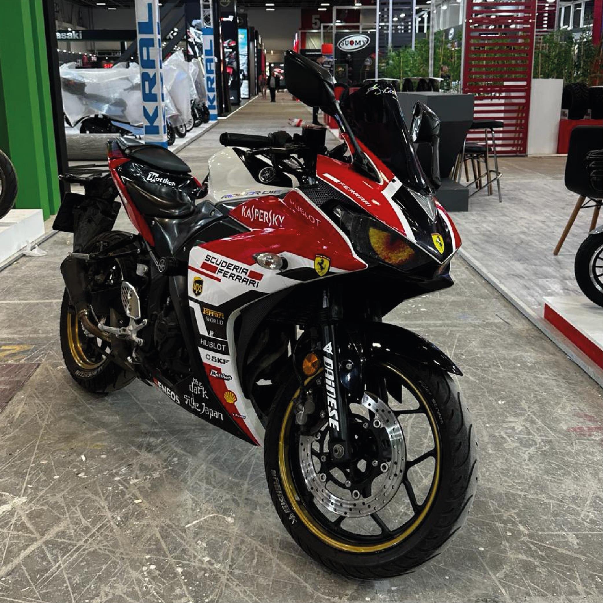 R25Yamaha YZF R25 Ferrari Tasarım Parçalı Sticker Kaplama Etiket Modeli 