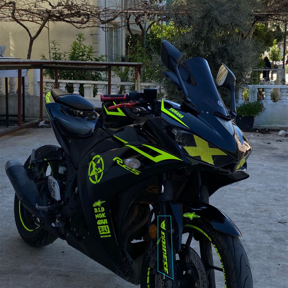 Yamaha YZF R25 Neon Maşa Grenaj Sticker Etiket Modeli