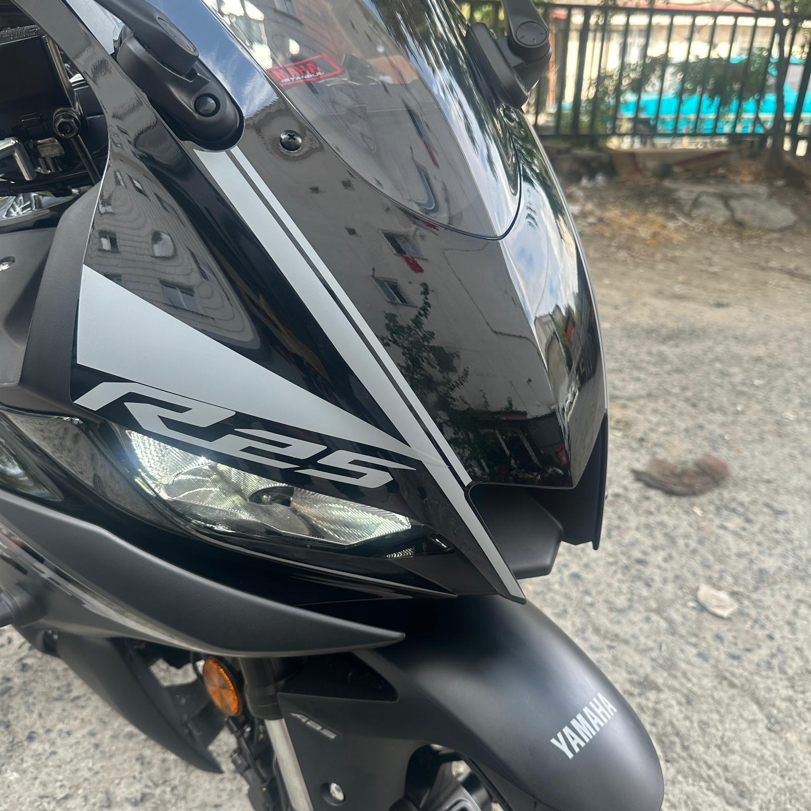 R25Yamaha YZF-R25 Ön Kafa Sticker Modeli Nardo Gri