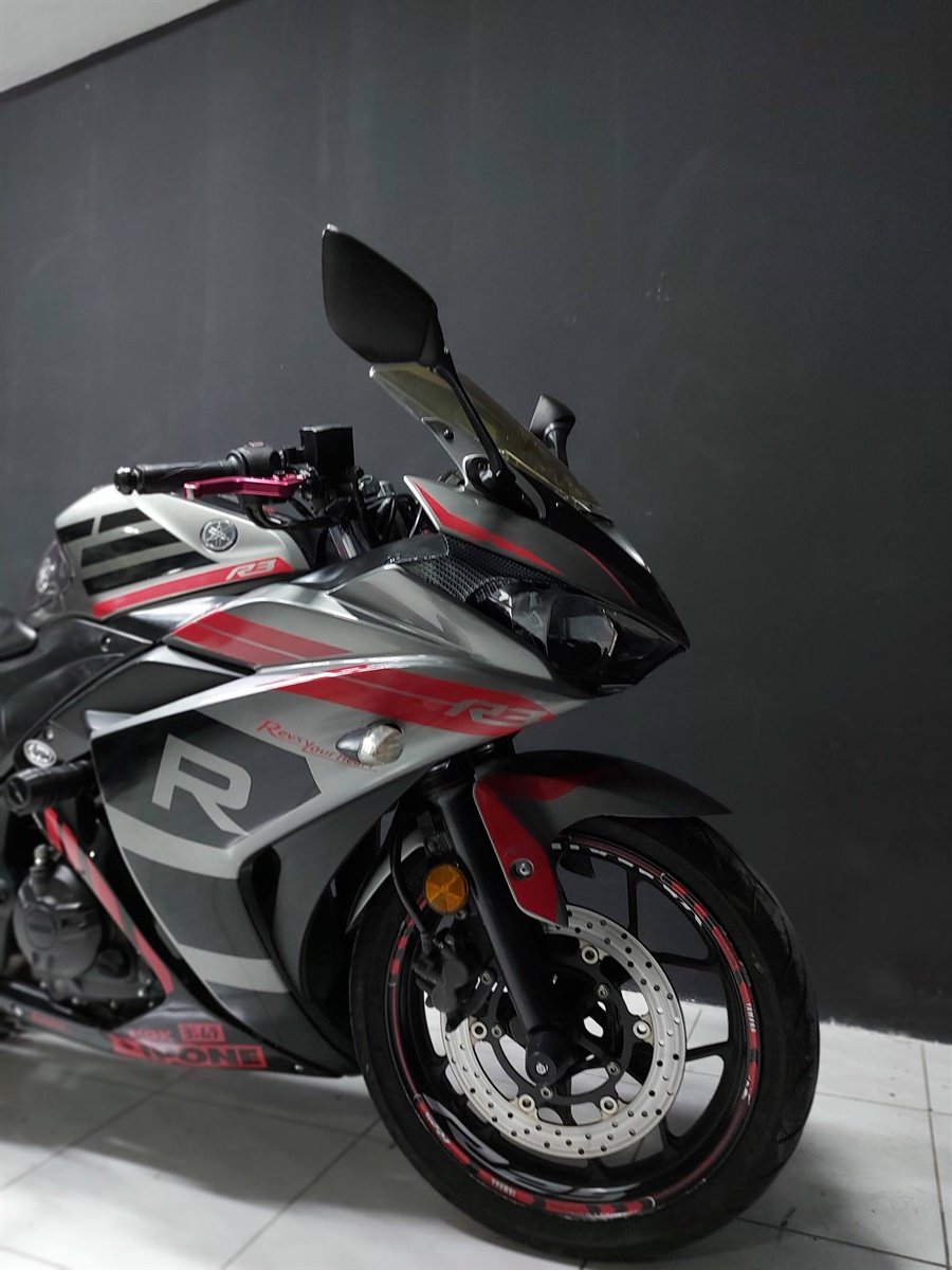 Yamaha YZF-R25 R-Design Modeli ( Gri Motor Üzeri )