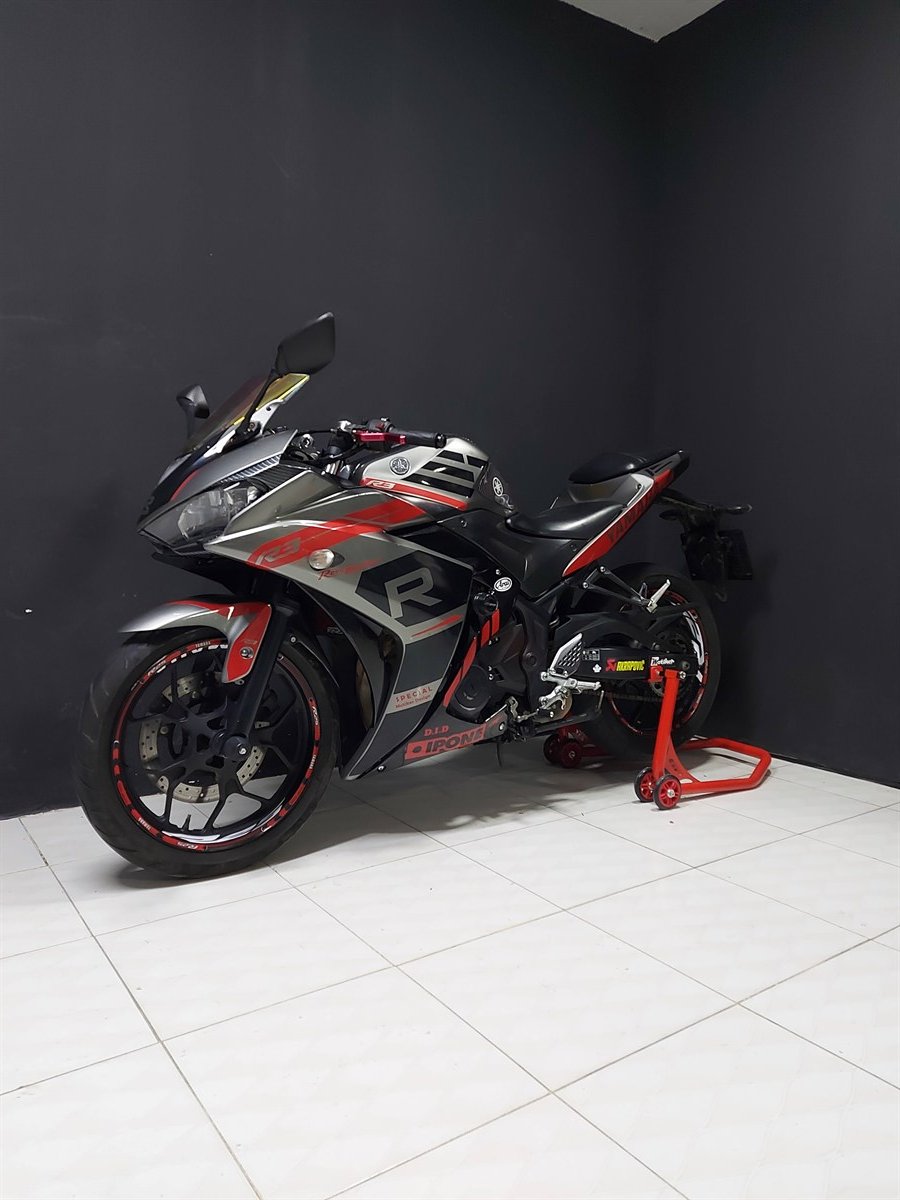 Yamaha YZF-R25 R-Design Modeli ( Gri Motor Üzeri )