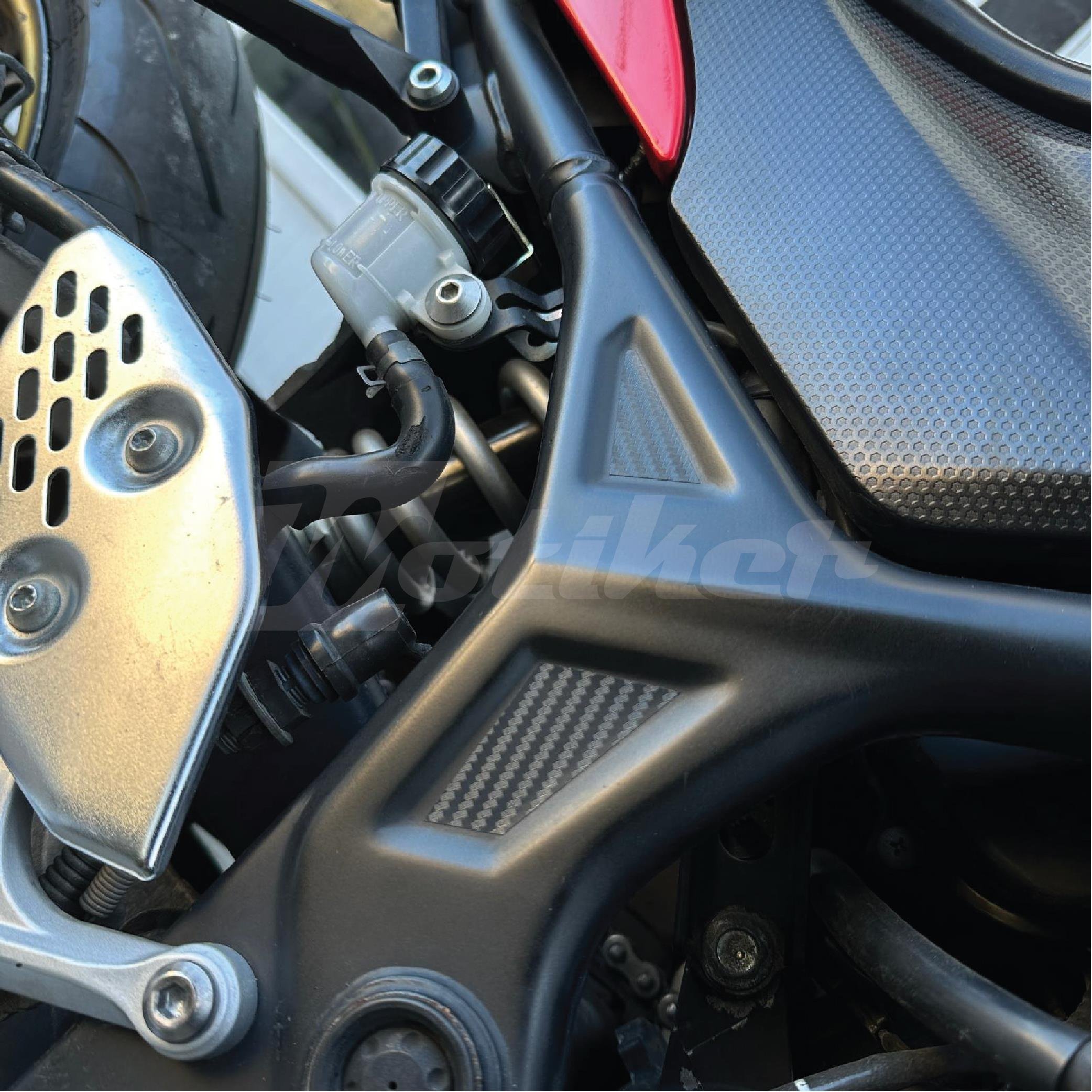 R25Yamaha YZF R25-R3 Şase Üzeri Karbon Detay Sticker Etiket Modeli