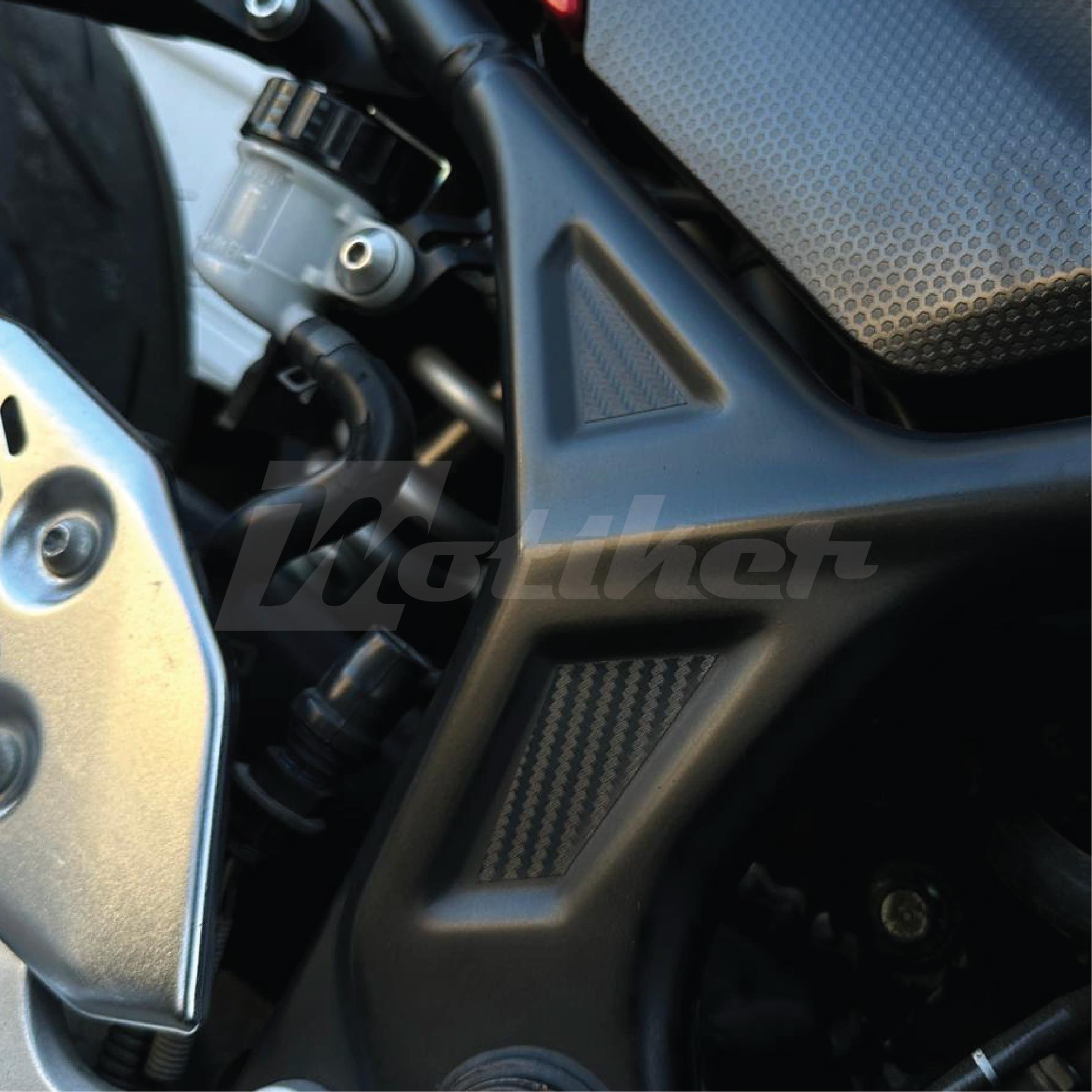 R25Yamaha YZF R25-R3 Şase Üzeri Karbon Detay Sticker Etiket Modeli