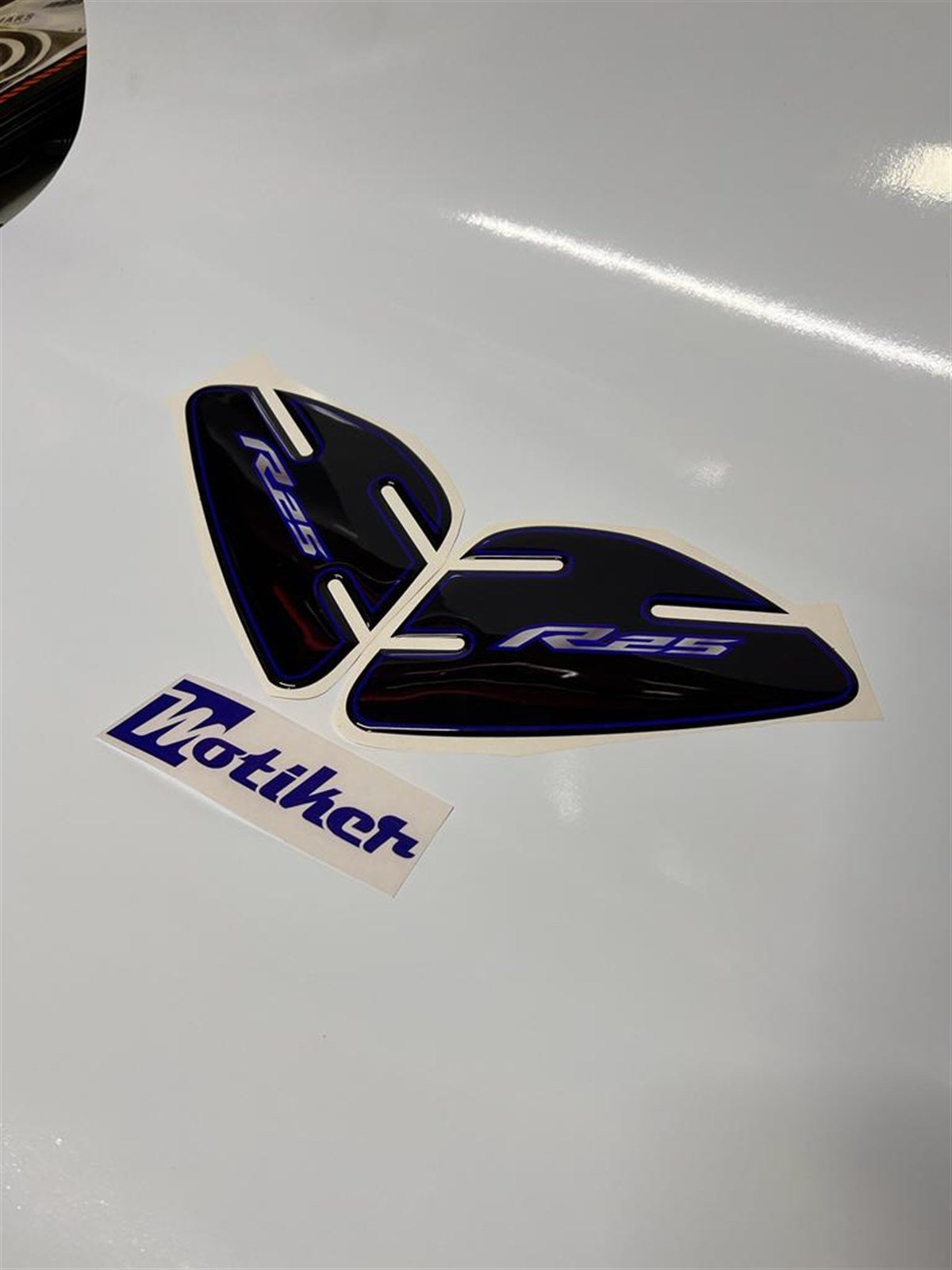 Yamaha YZF R25 Siyah Lacivert Tank Pad Damla Sticker Modeli