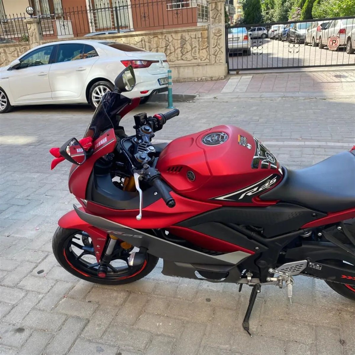 Yamaha YZF R25 Tank Pad Damla Sticker Modeli