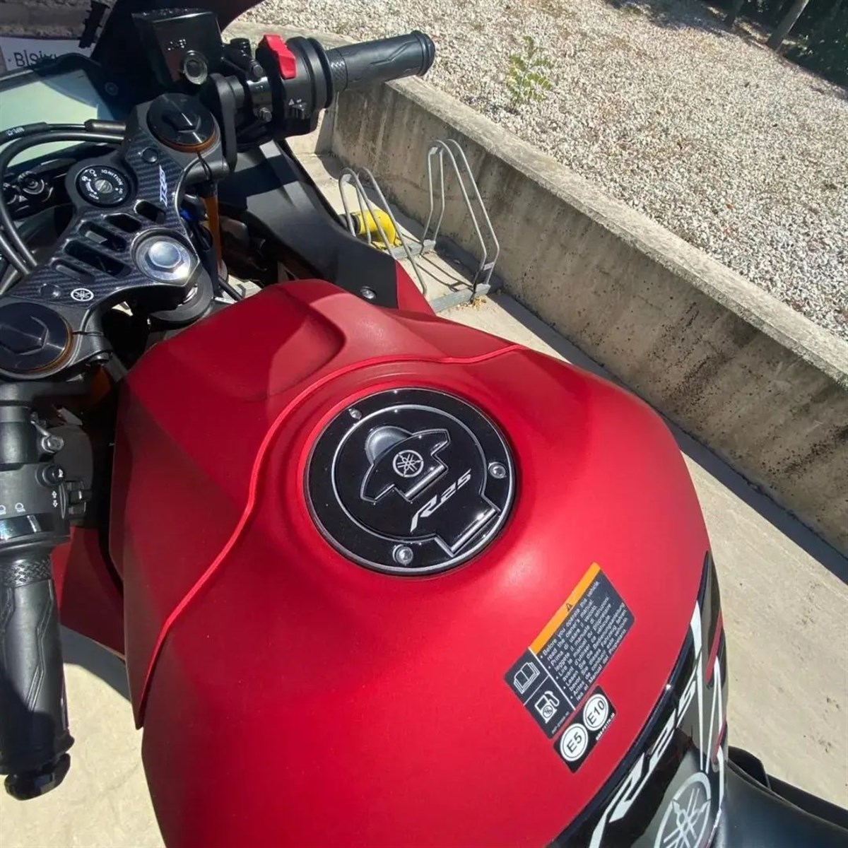 Yamaha YZF R25 Tank Pad Damla Sticker Modeli