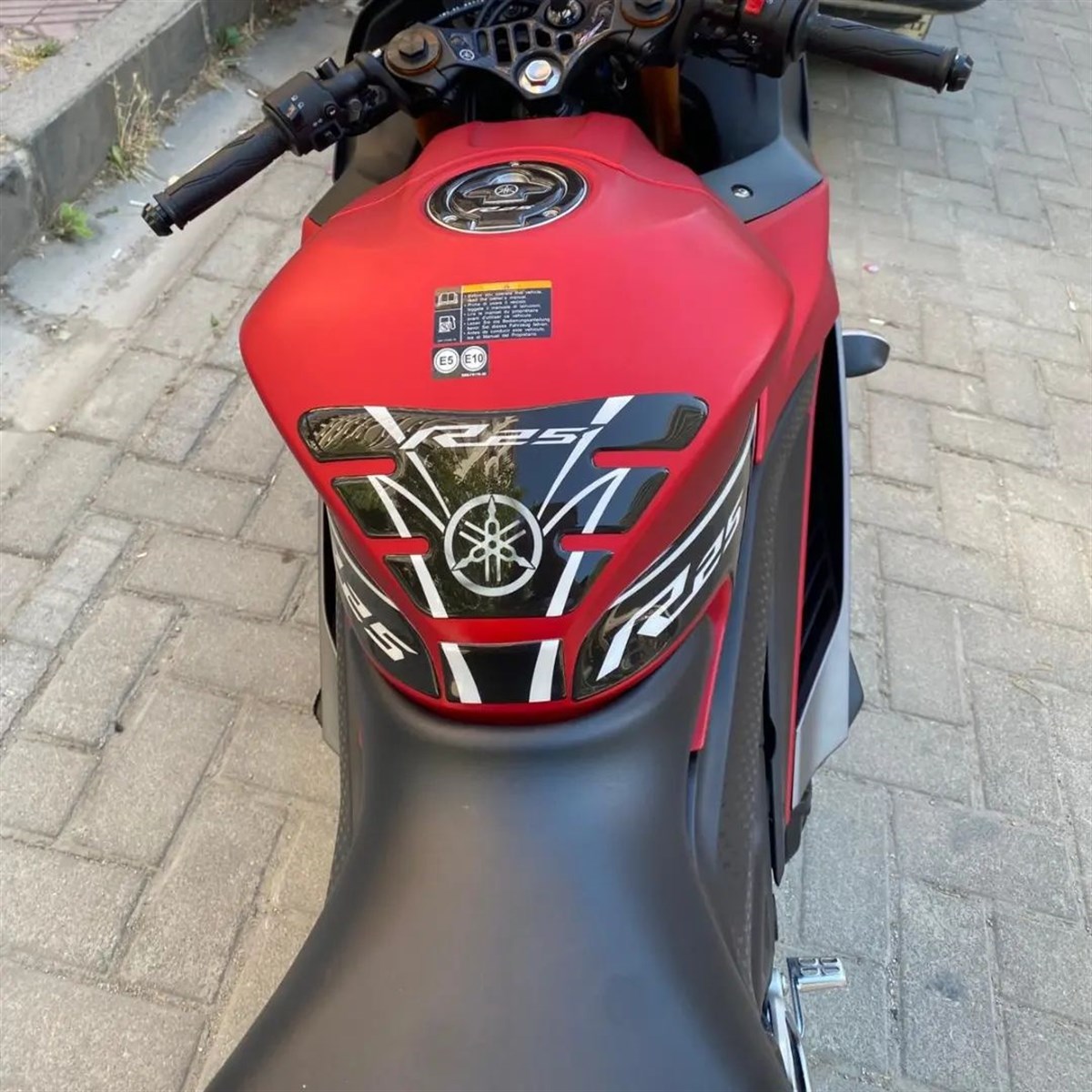 Yamaha YZF R25 Tank Pad Damla Sticker Modeli