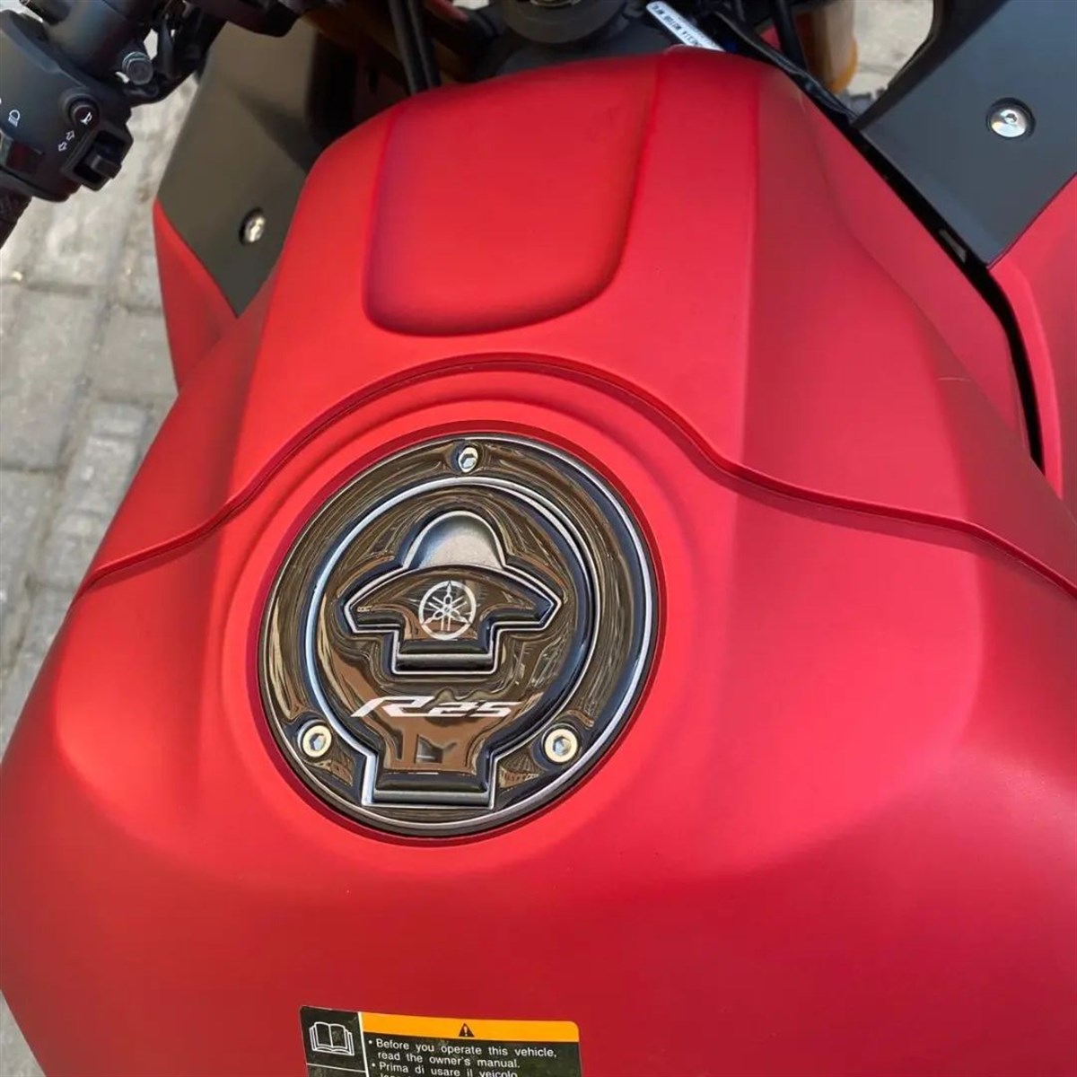 Yamaha YZF R25 Tank Pad Damla Sticker Modeli