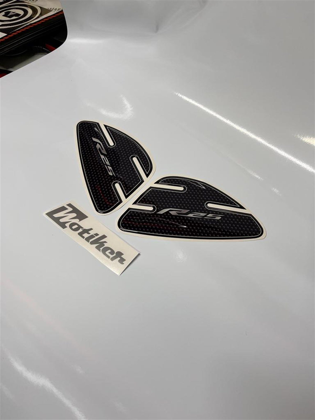 Yamaha YZF R25 Tank Pad Damla Sticker Modeli