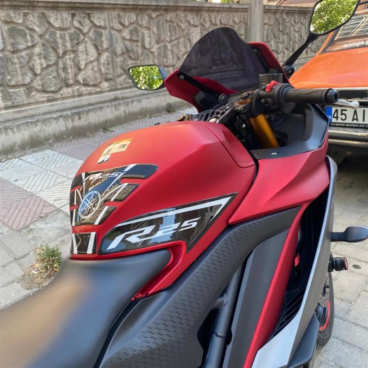 Yamaha YZF R25 Tank Pad Damla Sticker Modeli