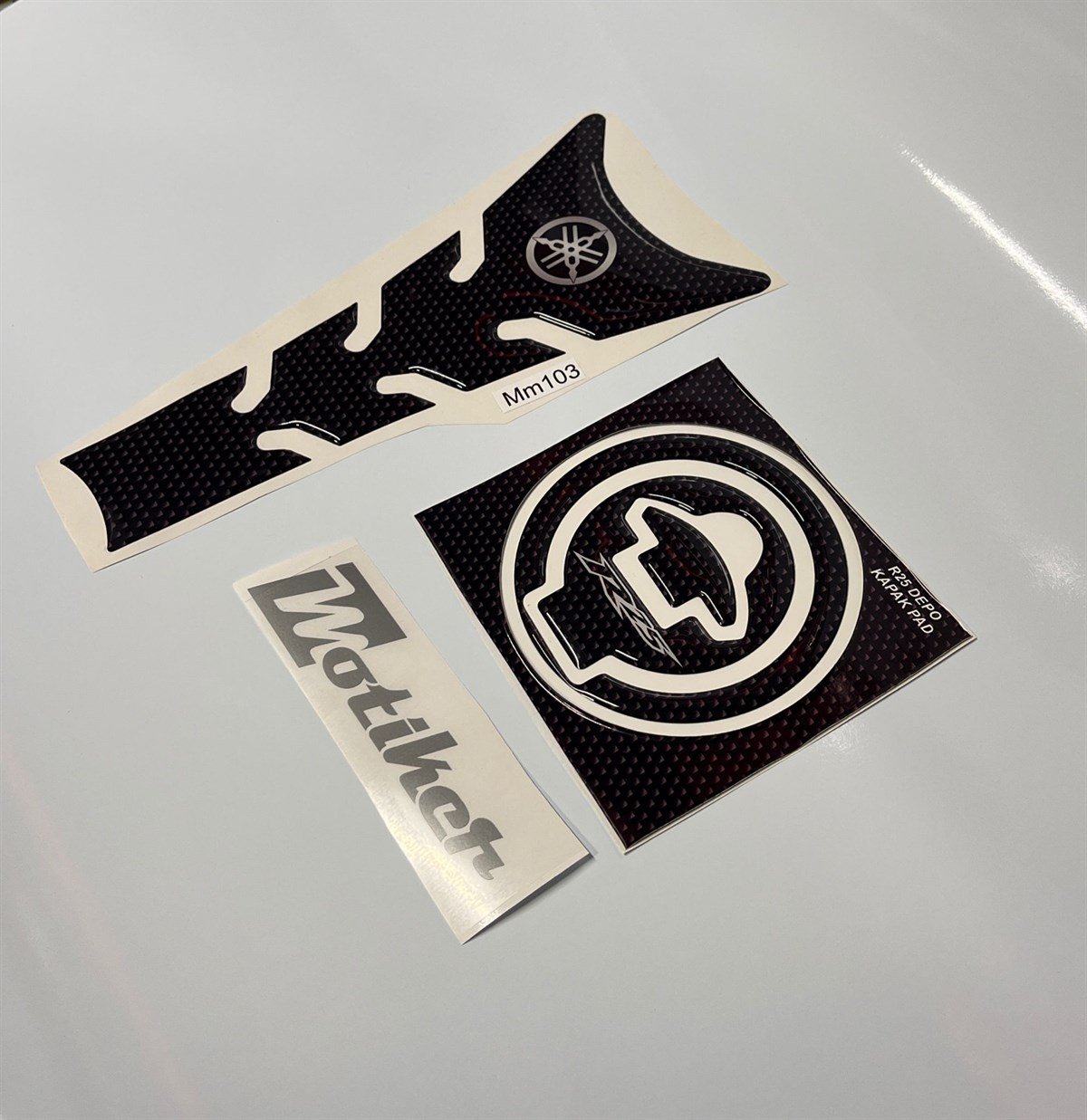 Yamaha YZF R25 Tank Pad ve Depo Kapağı Damla Sticker Modeli