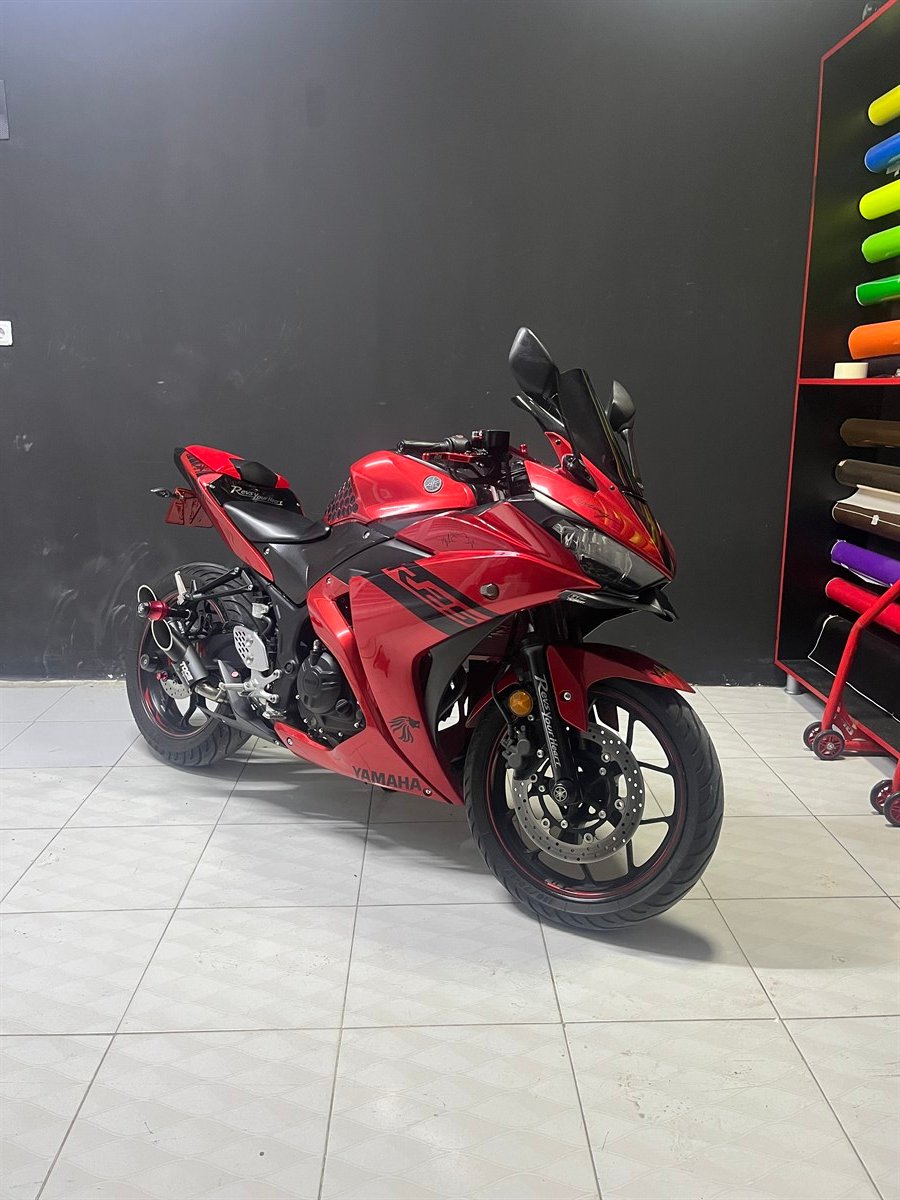 Yamaha YZF-R25 Yan Grenaj Siyah Sticker 