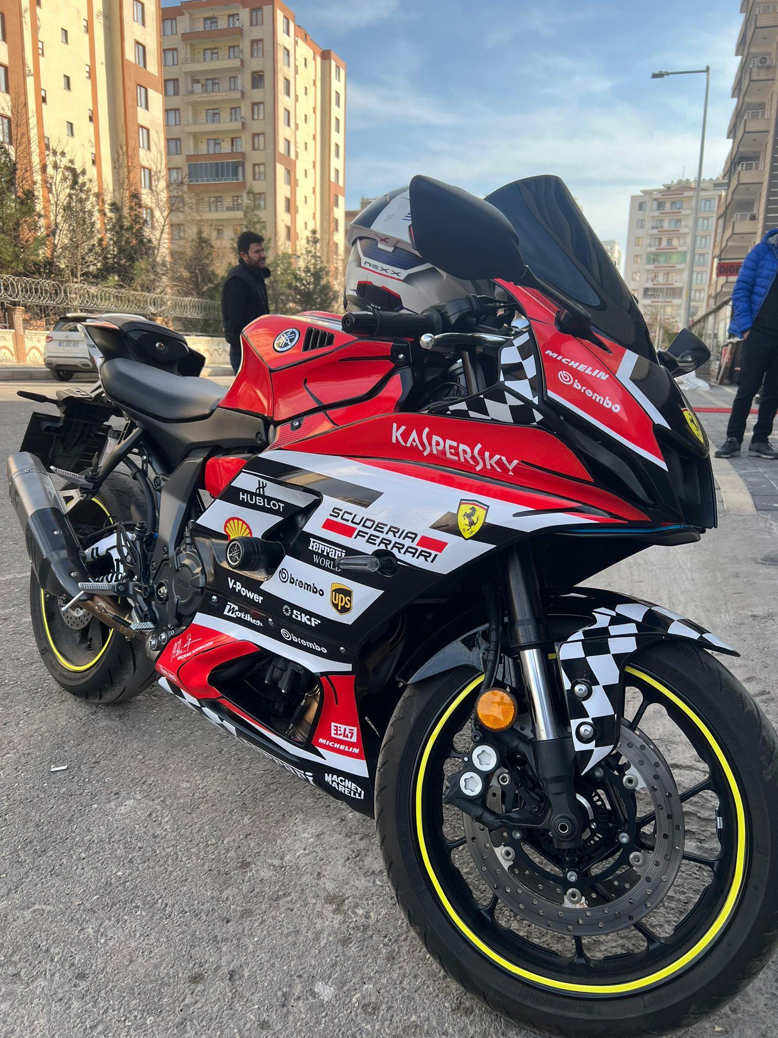YZF R7Yamaha YZF R7 Ferrari Tasarım Parçalı Ful Kaplama 