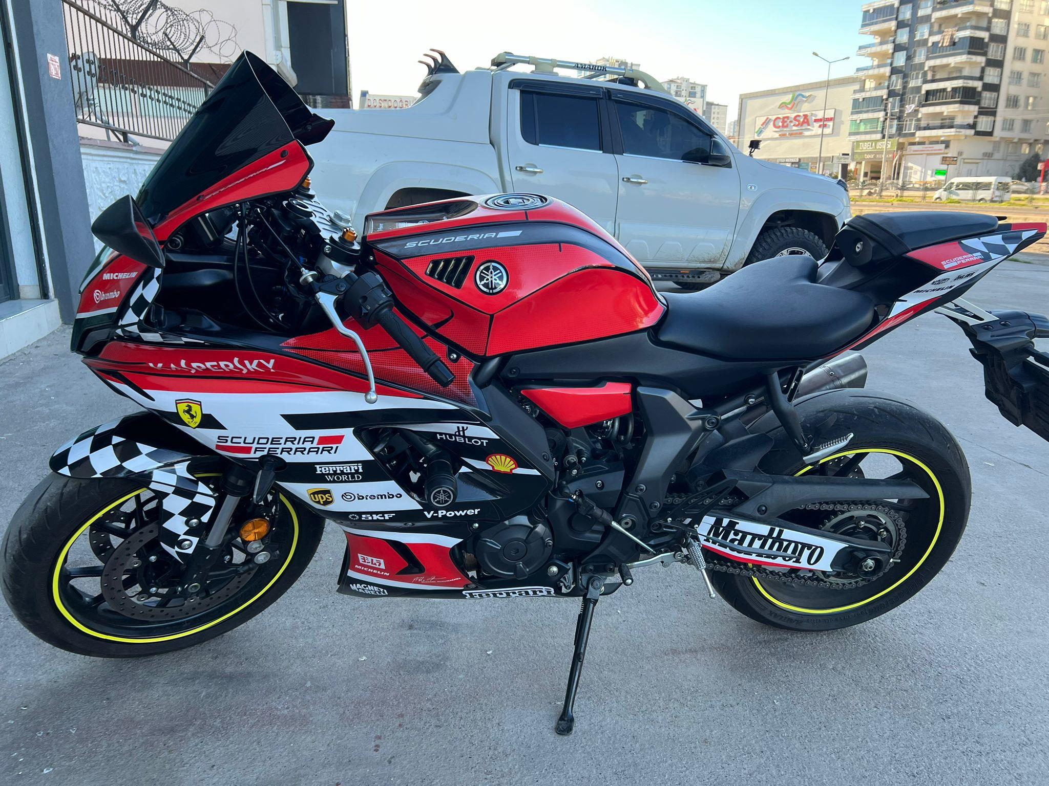 YZF R7Yamaha YZF R7 Ferrari Tasarım Parçalı Ful Kaplama 