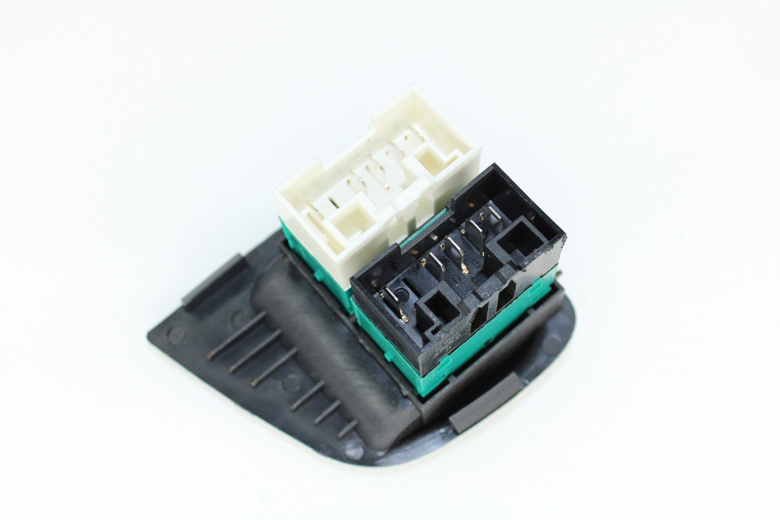 735417033T - (ELT0233) CAM ACMA ANAHTARI SOL ON CIFTLI DOBLO (11522504) / TRITON