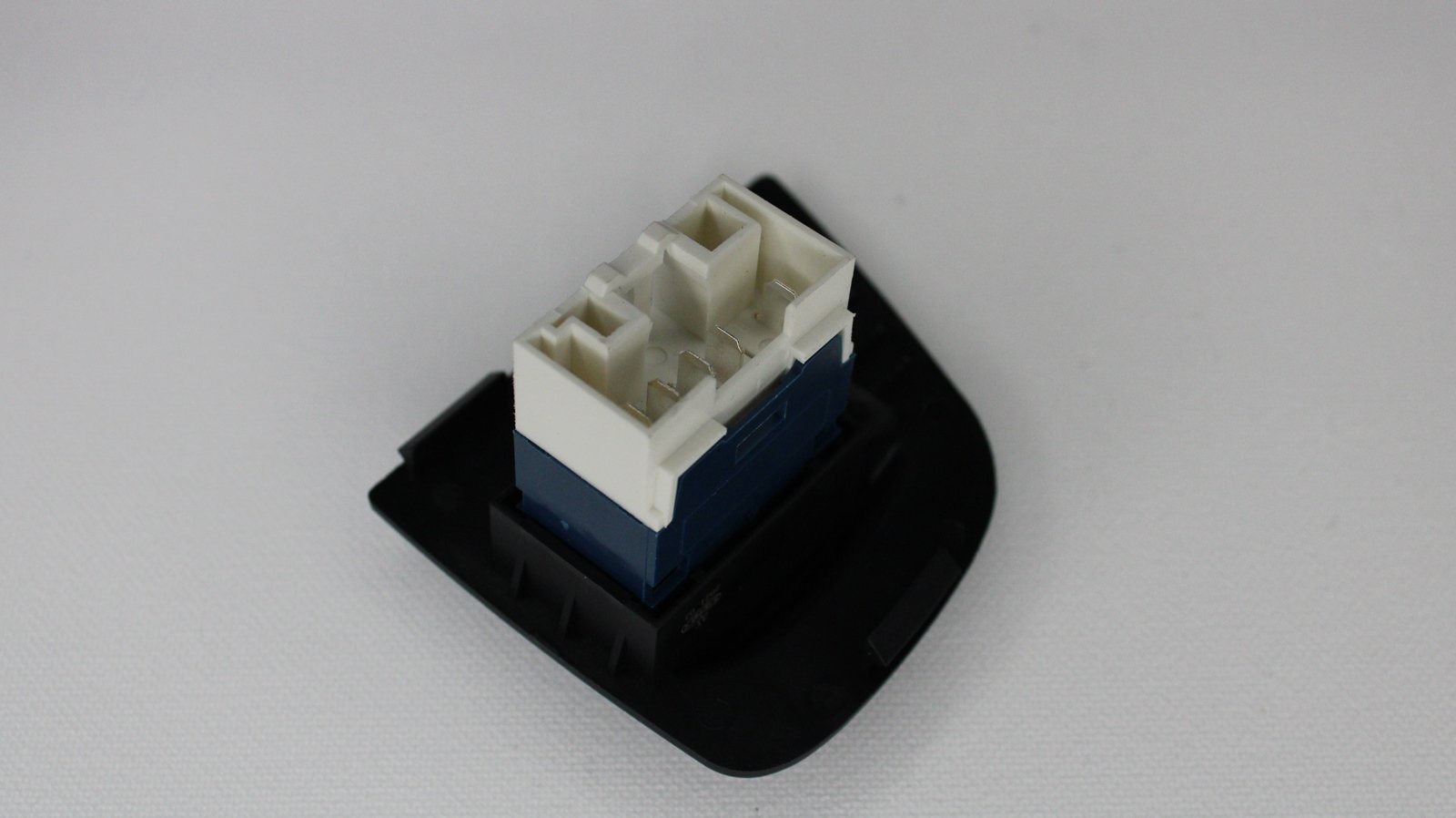 735417034T - (ELT0232) CAM ACMA ANAHTARI SAG ON TEKLI F.DOBLO (11522503) (735417034) / TRITON