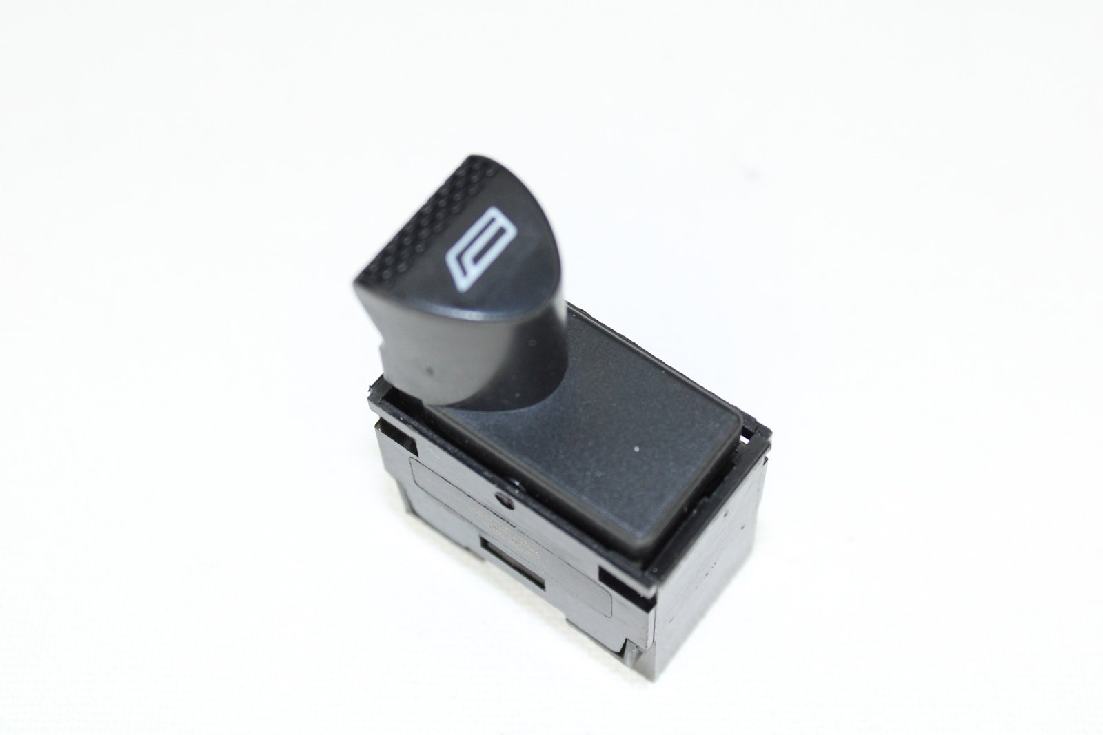 98809718T - (ELT0235) ANAHTAR(DUGME)CAM ACMA SOL IC(SIYAH)PALIO-ALBEA(11522506) / TRITON