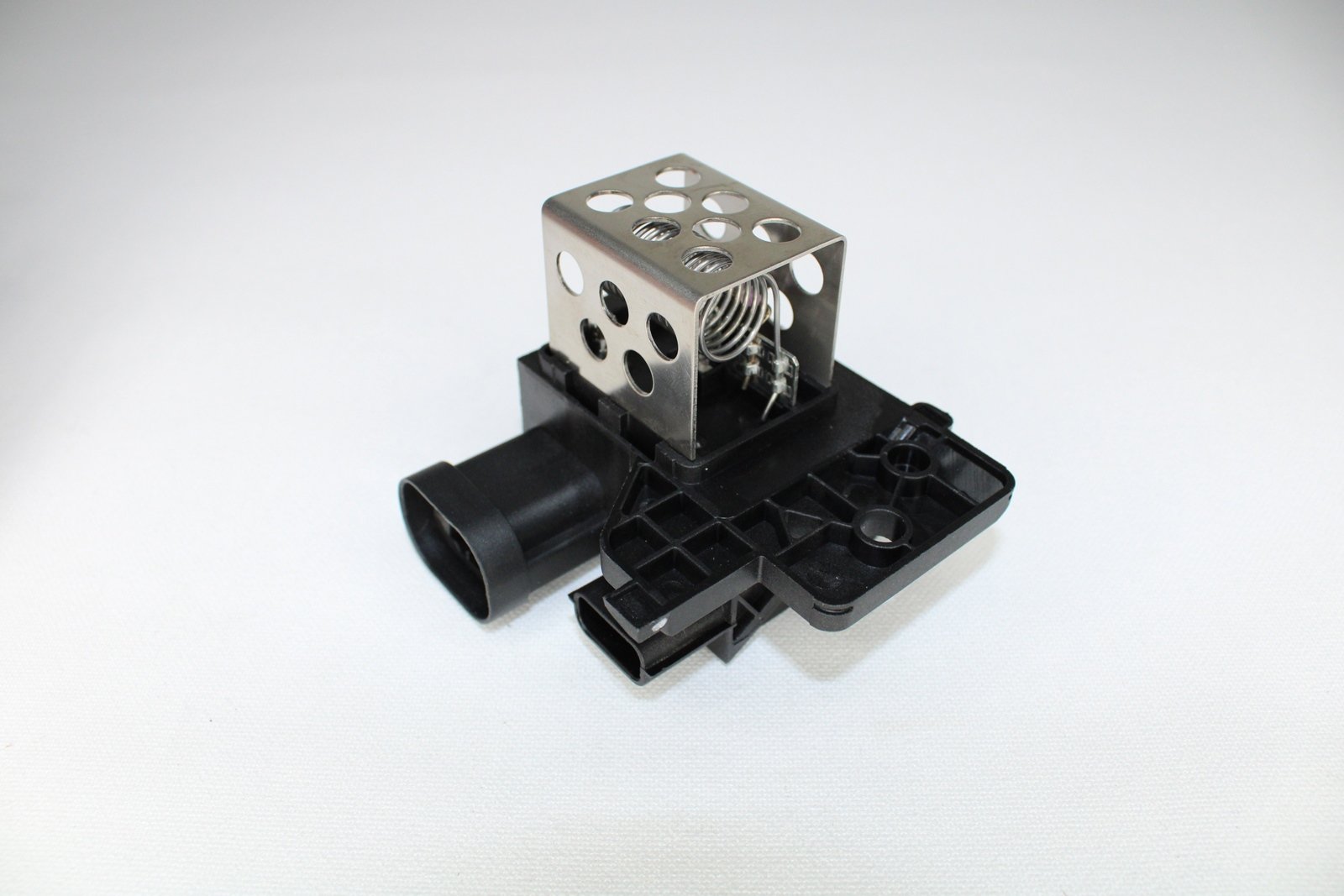 RNT0718 - FAN REZISTANSI 255509263R 255505230R KERTIKLI CLIO IV SYMBOL DOKKER SANDERO PEUGEOT 12581612 2555064 / TRITON