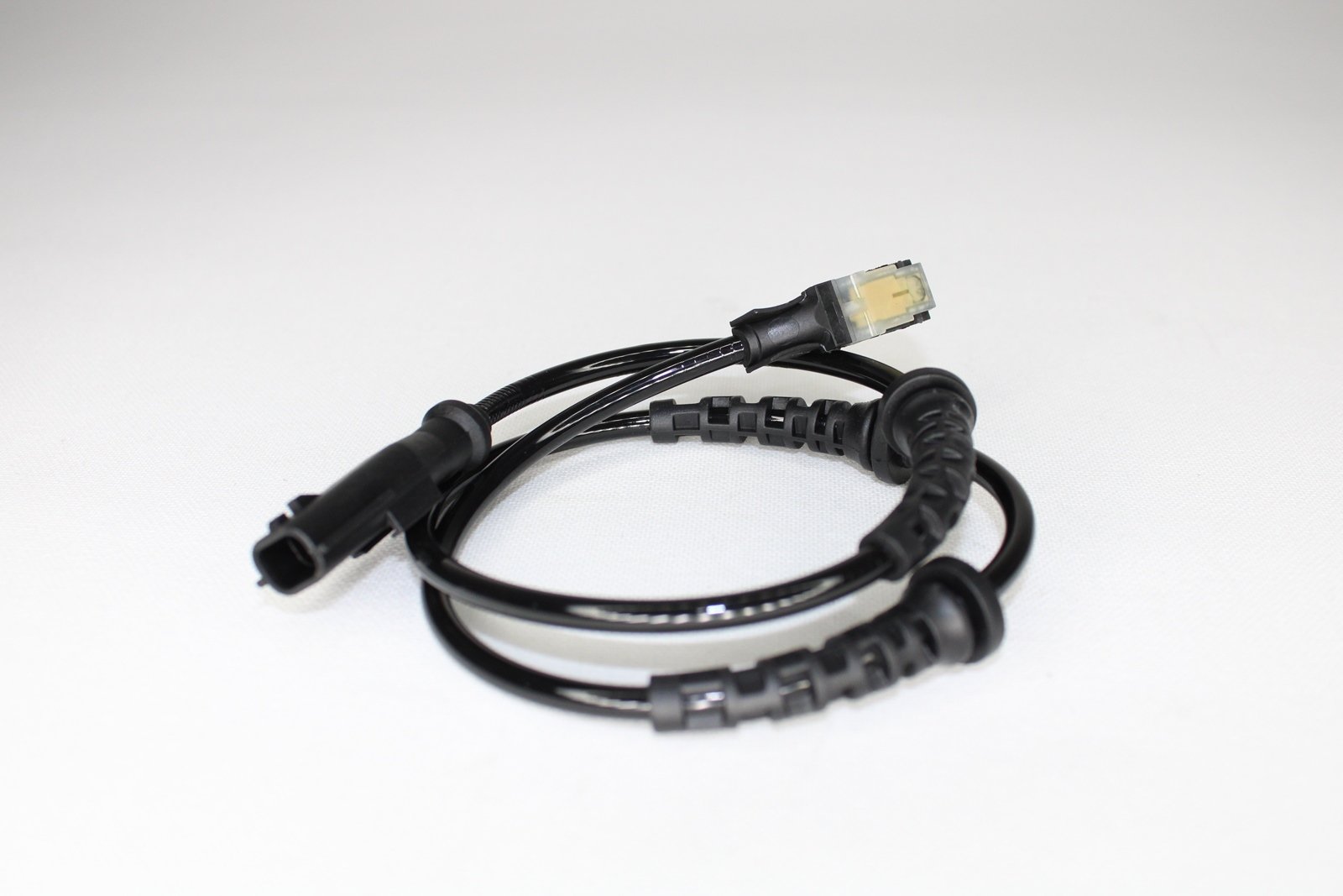 TRN0040 - ABS SENSORU ON DACIA LOGAN CLIO III MODUS 12521126 8200419177 479101292R (TRN0040) / TRITON