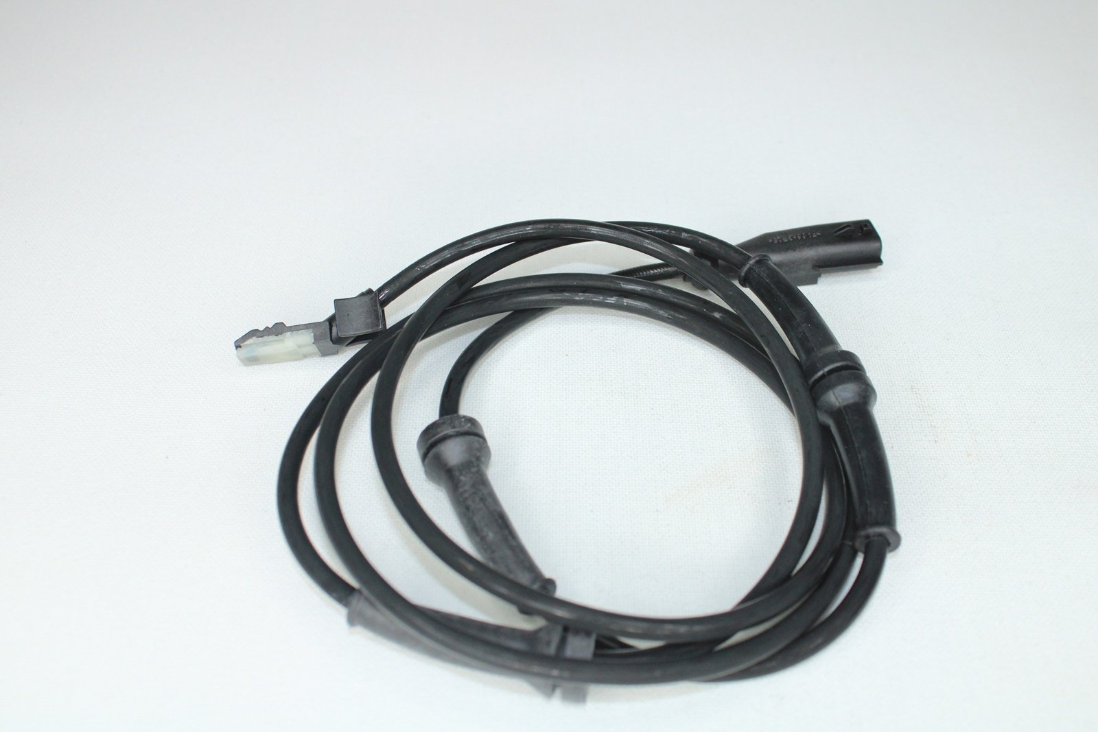 TRN0060 - ABS SENSORU ARKA SAG KANGOO III FLUENCE 12521133 8200441404(TRN0060) / TRITON